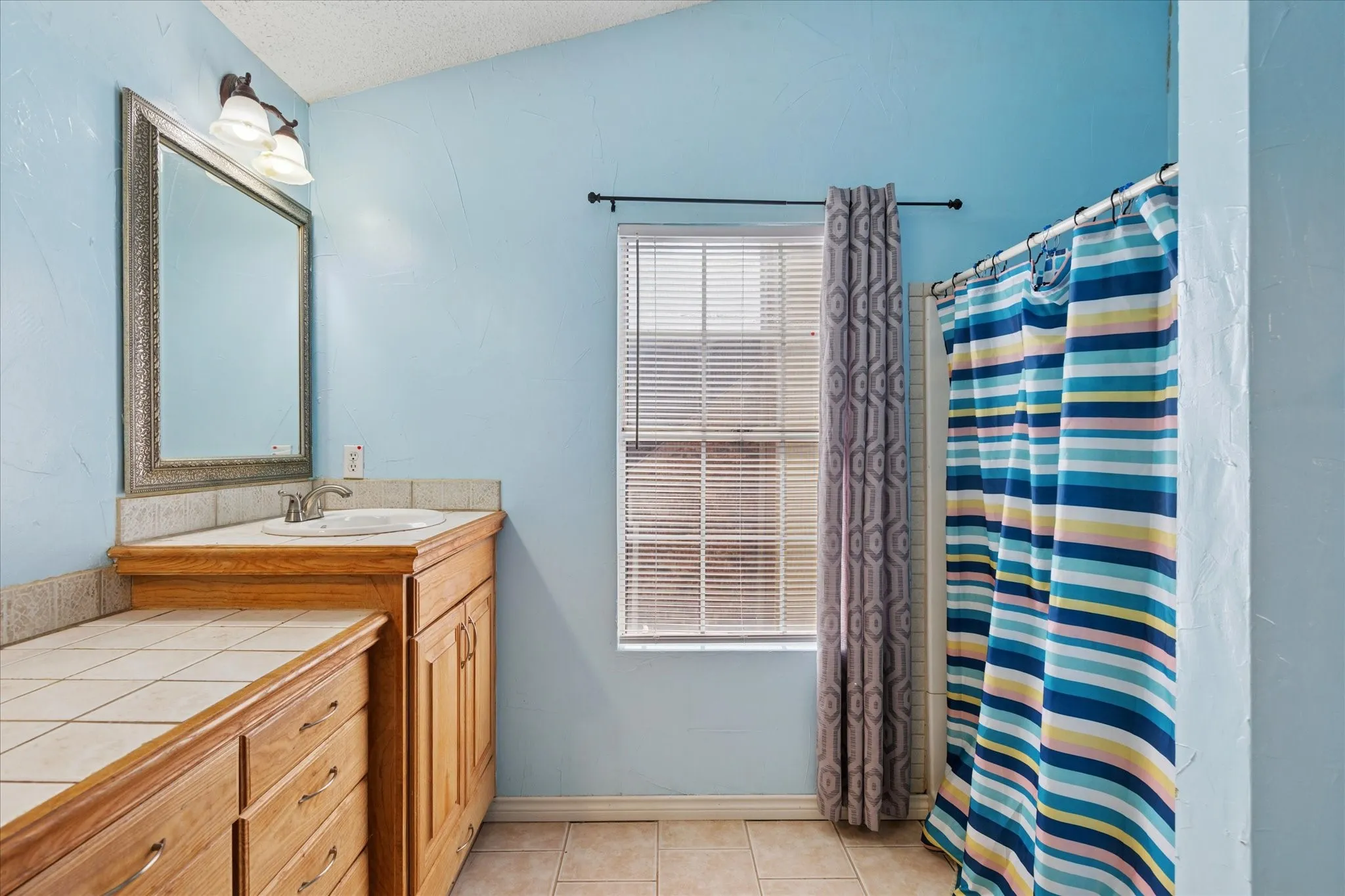 Single Family Residence For Sale in Tarrant County , 2528 Creekwood Lane, Fort Worth, Texas 76123, 4 Bedrooms, 3 Bathrooms, 2 Garage spaces, 1,971 Sqft, built in 1987, Price $290,000, mls#20995962, Real Estate Agent in Fort Worth, Homes For Sale in Tarrant county, Homes For Sale in Fort Worth, Realtor in Fort Worth Texas, Real Estate Brokerage Independent Realty Texas, Luminita Cordes Realtor