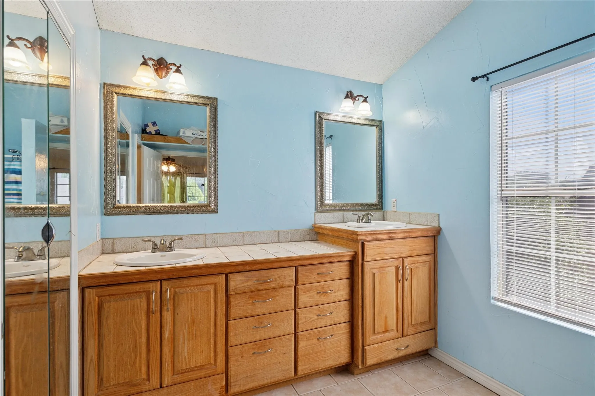 Lots of storage and dual sinks