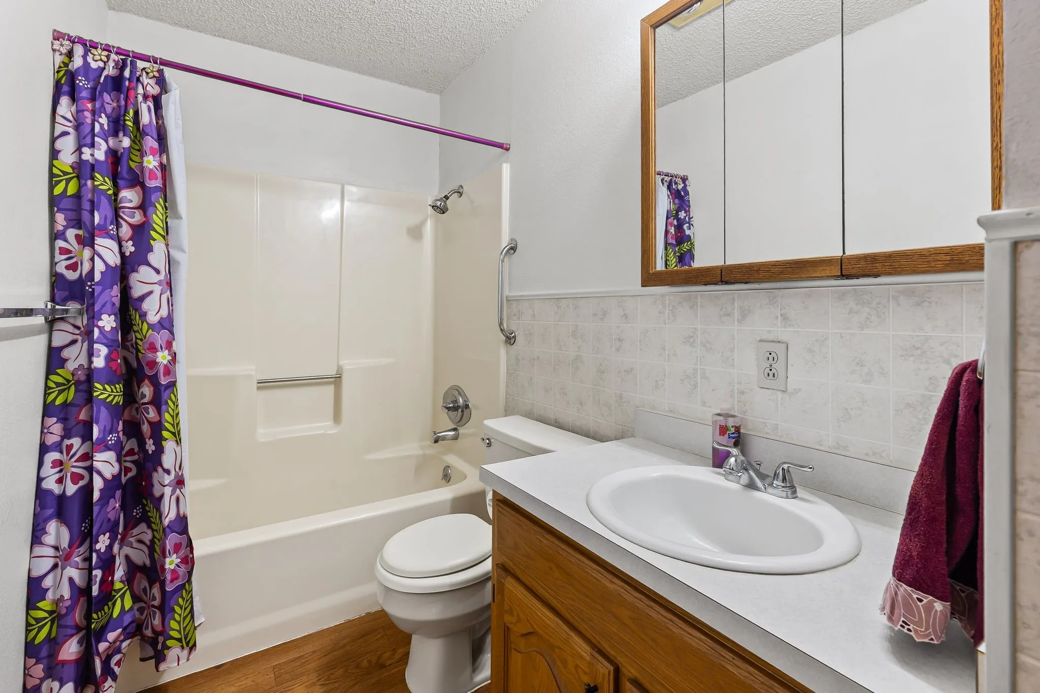 Single Family Residence For Sale in Fannin County , 206 N Main Street, Bailey, Texas 75413, 3 Bedroom, 2 Bathroom, 2 Garage spaces, 1,323 Sqft, built in 1989, Preowned, mls#20998041, Real Estate Agent in Bailey, Homes For Sale in Fannin county, Homes For Sale in Bailey, Realtor in Bailey Texas, Real Estate Brokerage Independent Realty Texas, Luminita Cordes Realtor