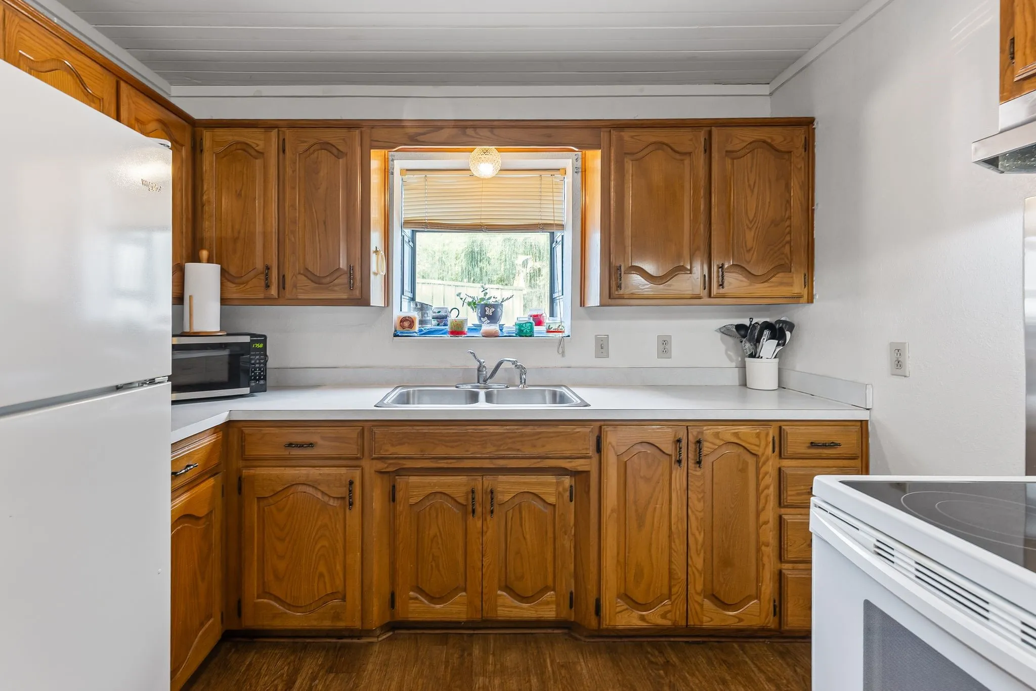 Single Family Residence For Sale in Fannin County , 206 N Main Street, Bailey, Texas 75413, 3 Bedroom, 2 Bathroom, 2 Garage spaces, 1,323 Sqft, built in 1989, Preowned, mls#20998041, Real Estate Agent in Bailey, Homes For Sale in Fannin county, Homes For Sale in Bailey, Realtor in Bailey Texas, Real Estate Brokerage Independent Realty Texas, Luminita Cordes Realtor