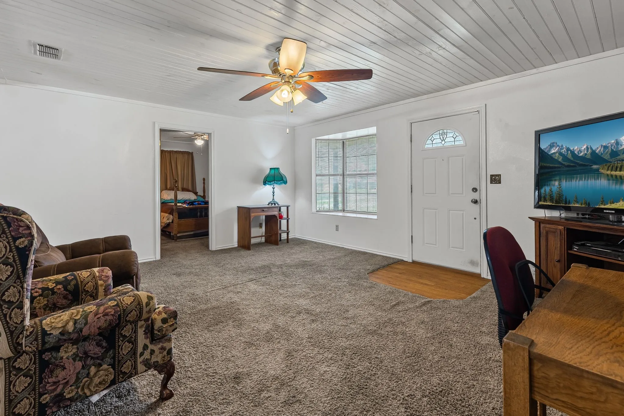 Single Family Residence For Sale in Fannin County , 206 N Main Street, Bailey, Texas 75413, 3 Bedroom, 2 Bathroom, 2 Garage spaces, 1,323 Sqft, built in 1989, Preowned, mls#20998041, Real Estate Agent in Bailey, Homes For Sale in Fannin county, Homes For Sale in Bailey, Realtor in Bailey Texas, Real Estate Brokerage Independent Realty Texas, Luminita Cordes Realtor
