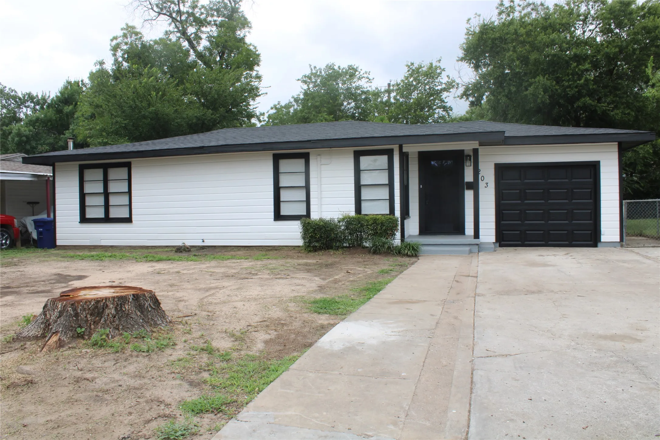 Single Family Residence For Sale in Brown County , 2203 SOUTHSIDE DR, Brownwood, Texas 76801, 4 Bedroom, 2 Bathroom, 1 Garage spaces, 1,880 Sqft, built in 1950, mls#20998038, Real Estate Agent in Brownwood, Homes For Sale in Brown county, Homes For Sale in Brownwood, Realtor in Brownwood Texas, Real Estate Brokerage Independent Realty Texas, Luminita Cordes Realtor