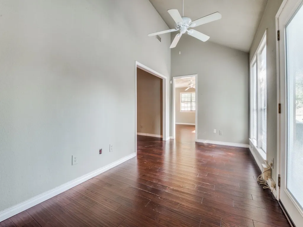 Flex space between the kitchen nook and additional room.