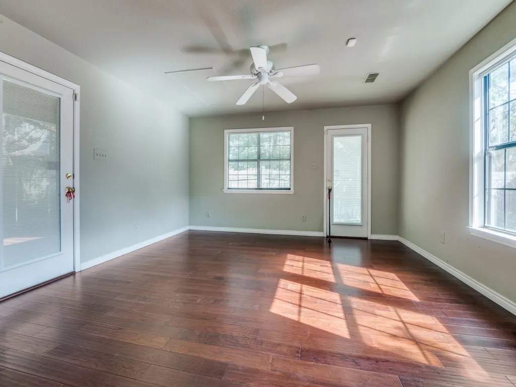 Townhouse For Sale in Dallas County , 107 Brentwood Court, Irving, Texas 75061, 2 Bedroom, 2 Bathroom, 2 Garage spaces, 1,748 Sqft, built in 1982, mls#20999468, Real Estate Agent in Irving, Homes For Sale in Dallas county, Homes For Sale in Irving, Realtor in Irving Texas, Real Estate Brokerage Independent Realty Texas, Luminita Cordes Realtor