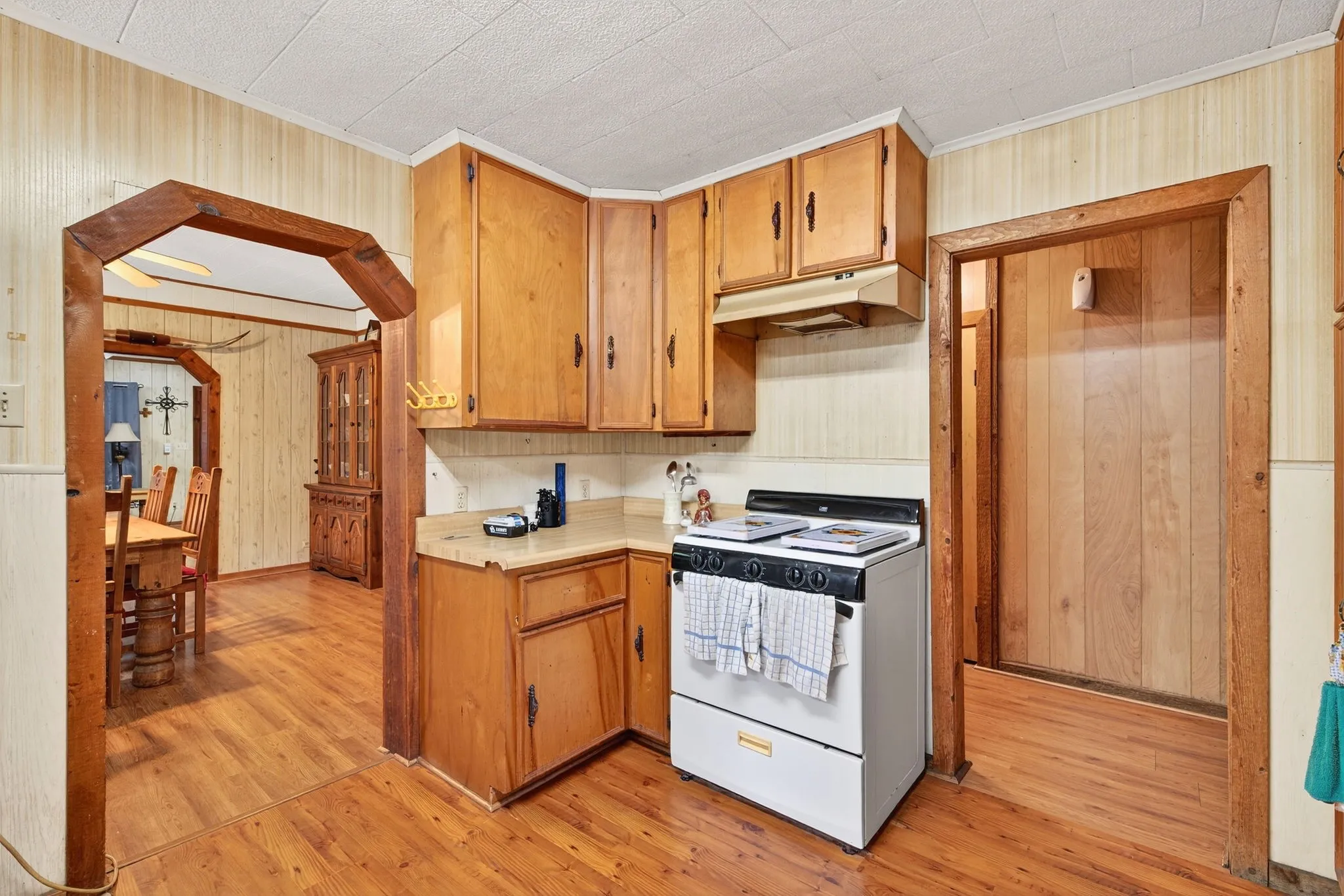Farm For Sale in Jack County , 8 SW Poteet Road, Bryson, Texas 76427, 4 Bedrooms, 2 Bathrooms, Garage spaces, 1,869 Sqft, built in 1973, Preowned, Price $1,350,000, mls#20996157, Real Estate Agent in Bryson, Homes For Sale in Jack county, Homes For Sale in Bryson, Realtor in Bryson Texas, Real Estate Brokerage Independent Realty Texas, Luminita Cordes Realtor