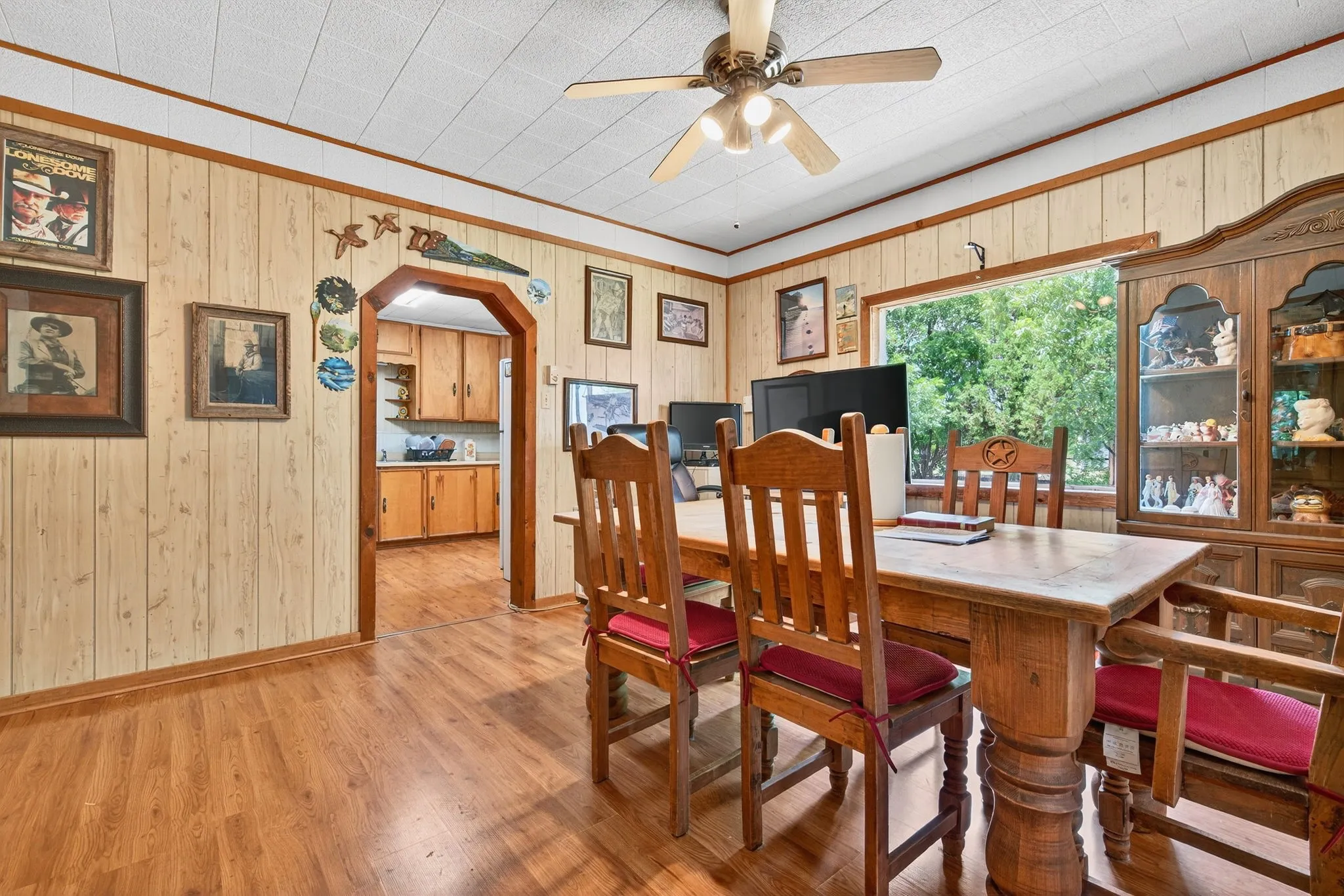 Farm For Sale in Jack County , 8 SW Poteet Road, Bryson, Texas 76427, 4 Bedrooms, 2 Bathrooms, Garage spaces, 1,869 Sqft, built in 1973, Preowned, Price $1,350,000, mls#20996157, Real Estate Agent in Bryson, Homes For Sale in Jack county, Homes For Sale in Bryson, Realtor in Bryson Texas, Real Estate Brokerage Independent Realty Texas, Luminita Cordes Realtor