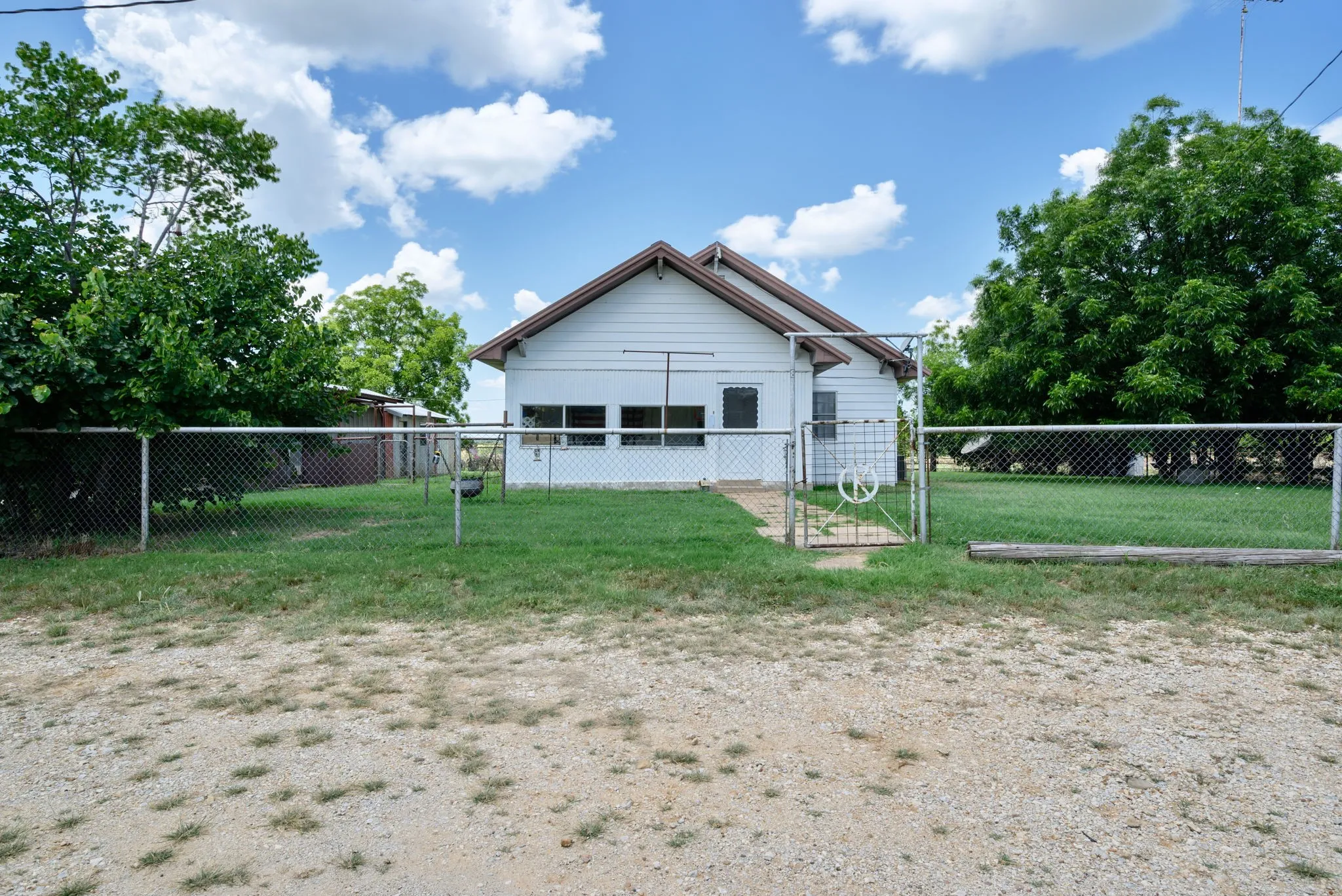 Farm For Sale in Jack County , 8 SW Poteet Road, Bryson, Texas 76427, 4 Bedrooms, 2 Bathrooms, Garage spaces, 1,869 Sqft, built in 1973, Preowned, Price $1,350,000, mls#20996157, Real Estate Agent in Bryson, Homes For Sale in Jack county, Homes For Sale in Bryson, Realtor in Bryson Texas, Real Estate Brokerage Independent Realty Texas, Luminita Cordes Realtor