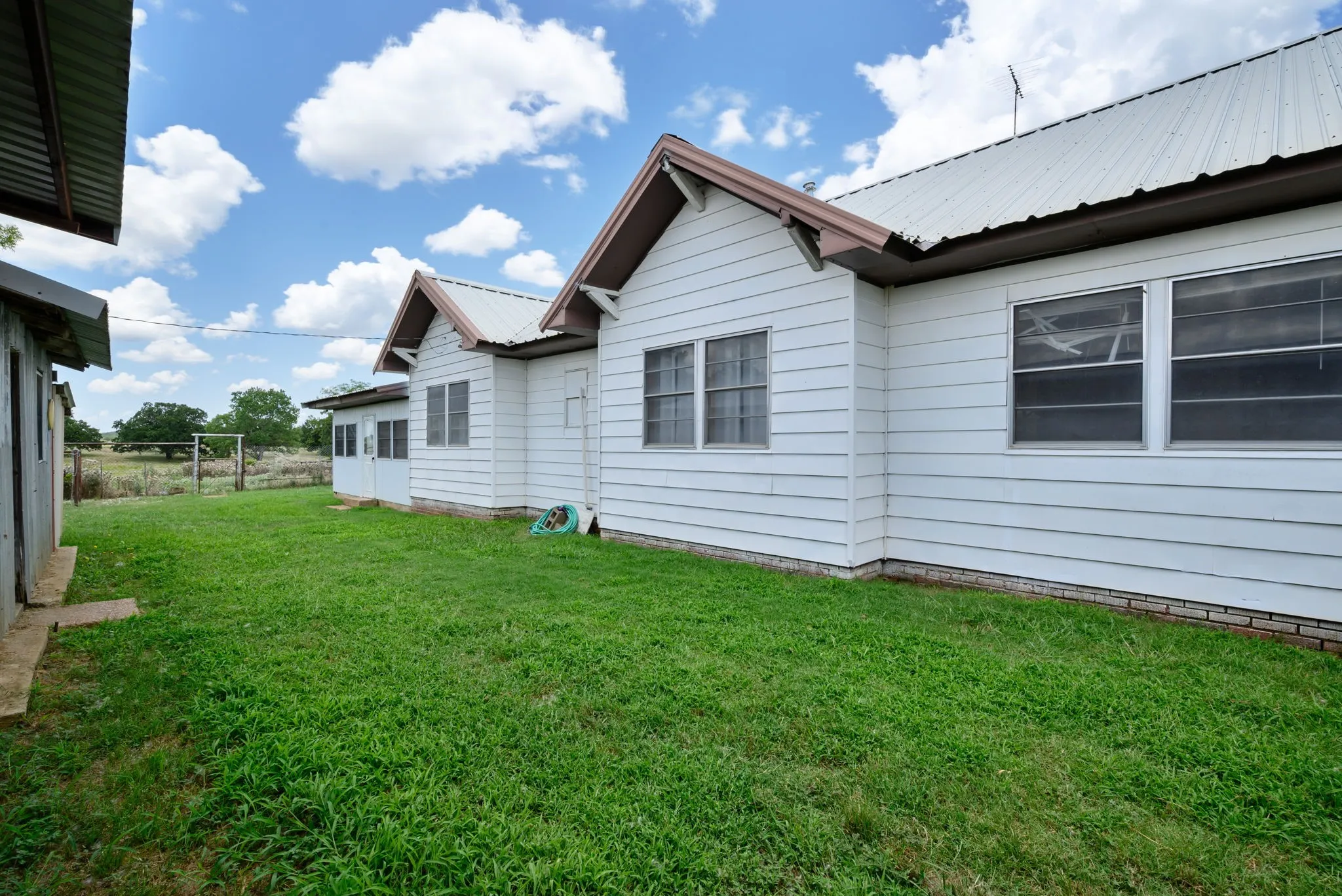Farm For Sale in Jack County , 8 SW Poteet Road, Bryson, Texas 76427, 4 Bedrooms, 2 Bathrooms, Garage spaces, 1,869 Sqft, built in 1973, Preowned, Price $1,350,000, mls#20996157, Real Estate Agent in Bryson, Homes For Sale in Jack county, Homes For Sale in Bryson, Realtor in Bryson Texas, Real Estate Brokerage Independent Realty Texas, Luminita Cordes Realtor