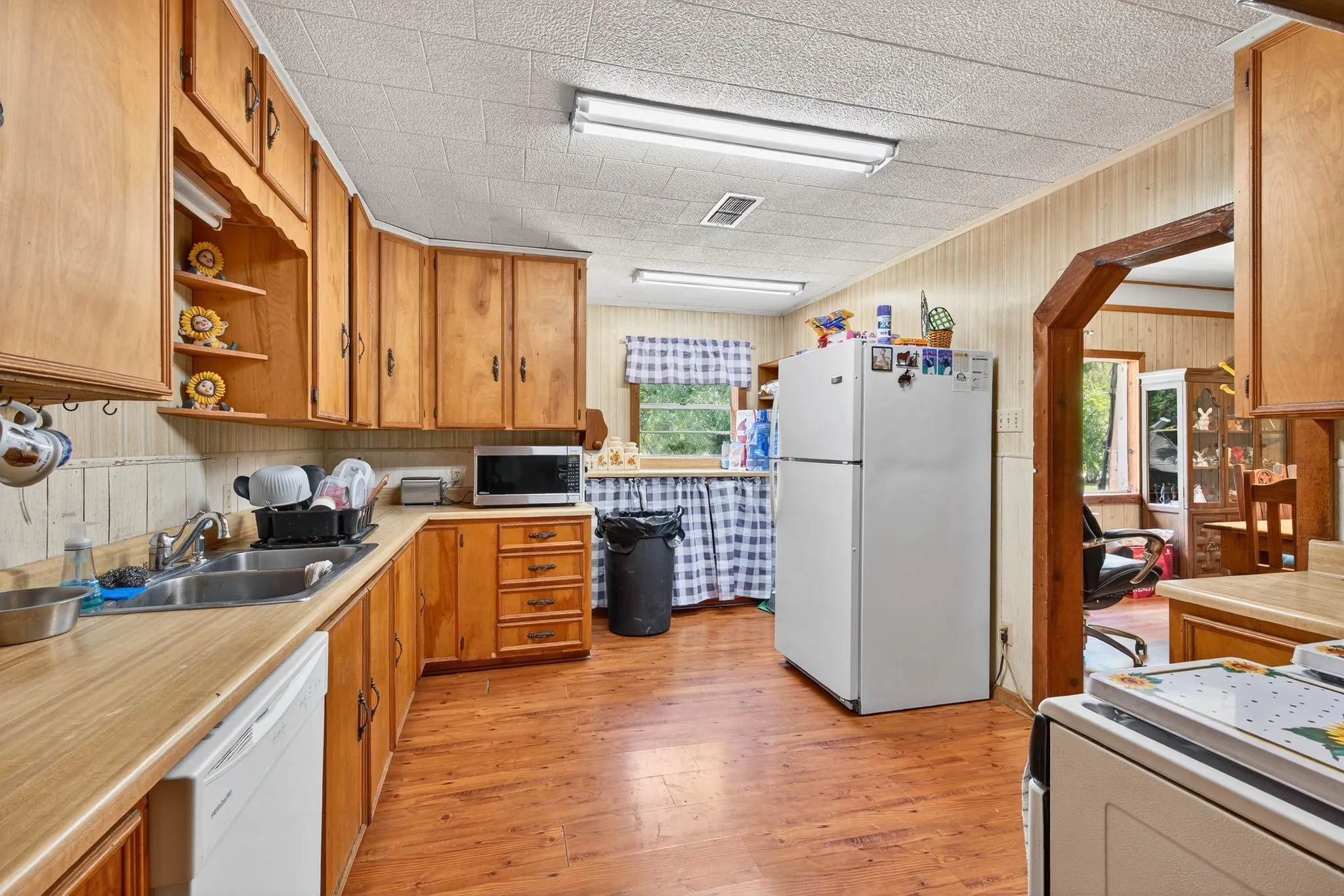Farm For Sale in Jack County , 8 SW Poteet Road, Bryson, Texas 76427, 4 Bedrooms, 2 Bathrooms, Garage spaces, 1,869 Sqft, built in 1973, Preowned, Price $1,350,000, mls#20996157, Real Estate Agent in Bryson, Homes For Sale in Jack county, Homes For Sale in Bryson, Realtor in Bryson Texas, Real Estate Brokerage Independent Realty Texas, Luminita Cordes Realtor