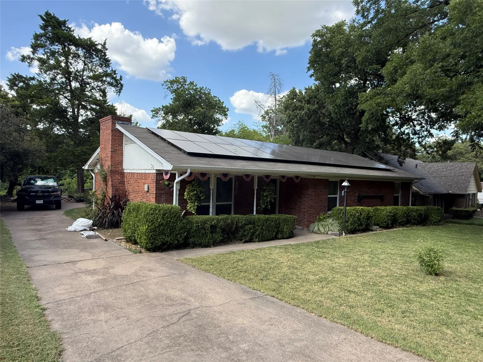Single Family Residence For Sale in Dallas County , 429 Ten Mile Drive, De Soto, Texas 75115, 3 Bedroom, 2 Bathroom, 2 Garage spaces, 1,564 Sqft, built in 1967, Preowned, mls#20999757, Real Estate Agent in De Soto, Homes For Sale in Dallas county, Homes For Sale in De Soto, Realtor in De Soto Texas, Real Estate Brokerage Independent Realty Texas, Luminita Cordes Realtor