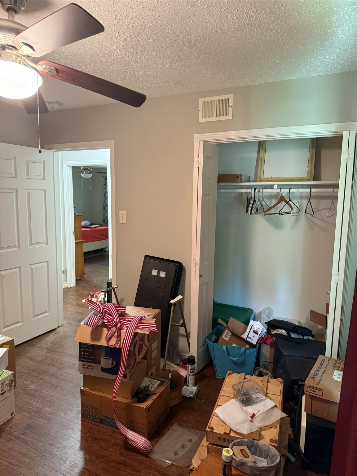 Single Family Residence For Sale in Dallas County , 429 Ten Mile Drive, De Soto, Texas 75115, 3 Bedroom, 2 Bathroom, 2 Garage spaces, 1,564 Sqft, built in 1967, Preowned, mls#20999757, Real Estate Agent in De Soto, Homes For Sale in Dallas county, Homes For Sale in De Soto, Realtor in De Soto Texas, Real Estate Brokerage Independent Realty Texas, Luminita Cordes Realtor