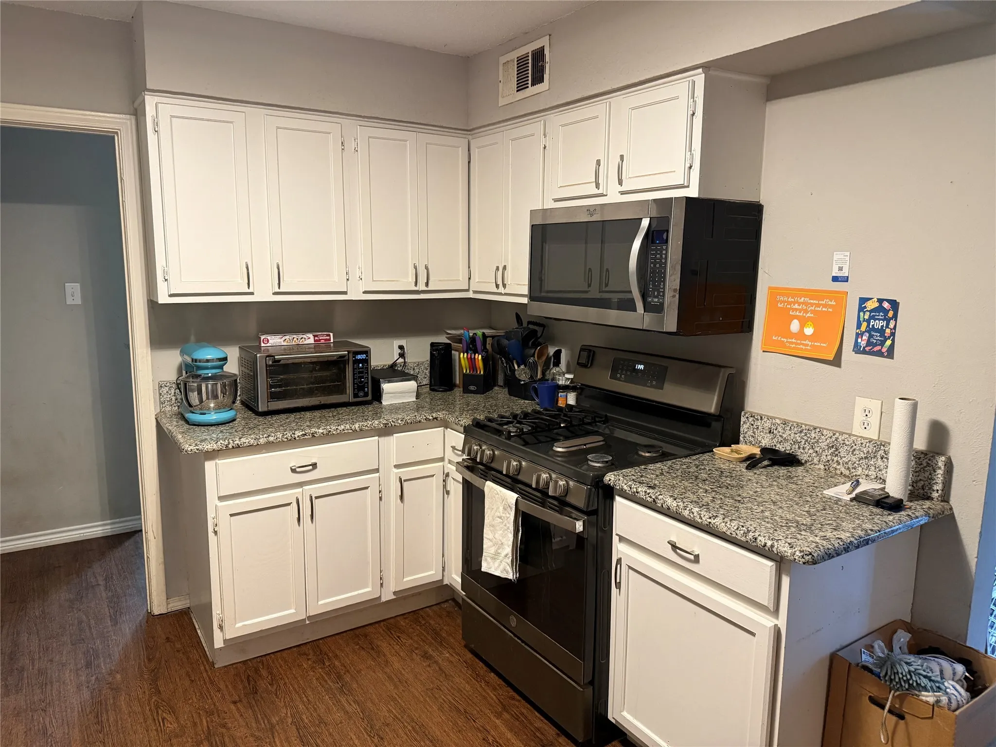 Single Family Residence For Sale in Dallas County , 429 Ten Mile Drive, De Soto, Texas 75115, 3 Bedroom, 2 Bathroom, 2 Garage spaces, 1,564 Sqft, built in 1967, Preowned, mls#20999757, Real Estate Agent in De Soto, Homes For Sale in Dallas county, Homes For Sale in De Soto, Realtor in De Soto Texas, Real Estate Brokerage Independent Realty Texas, Luminita Cordes Realtor