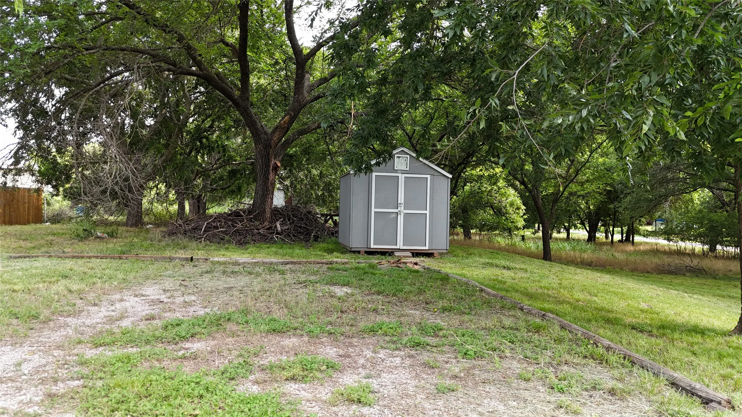 View of yard with a shed