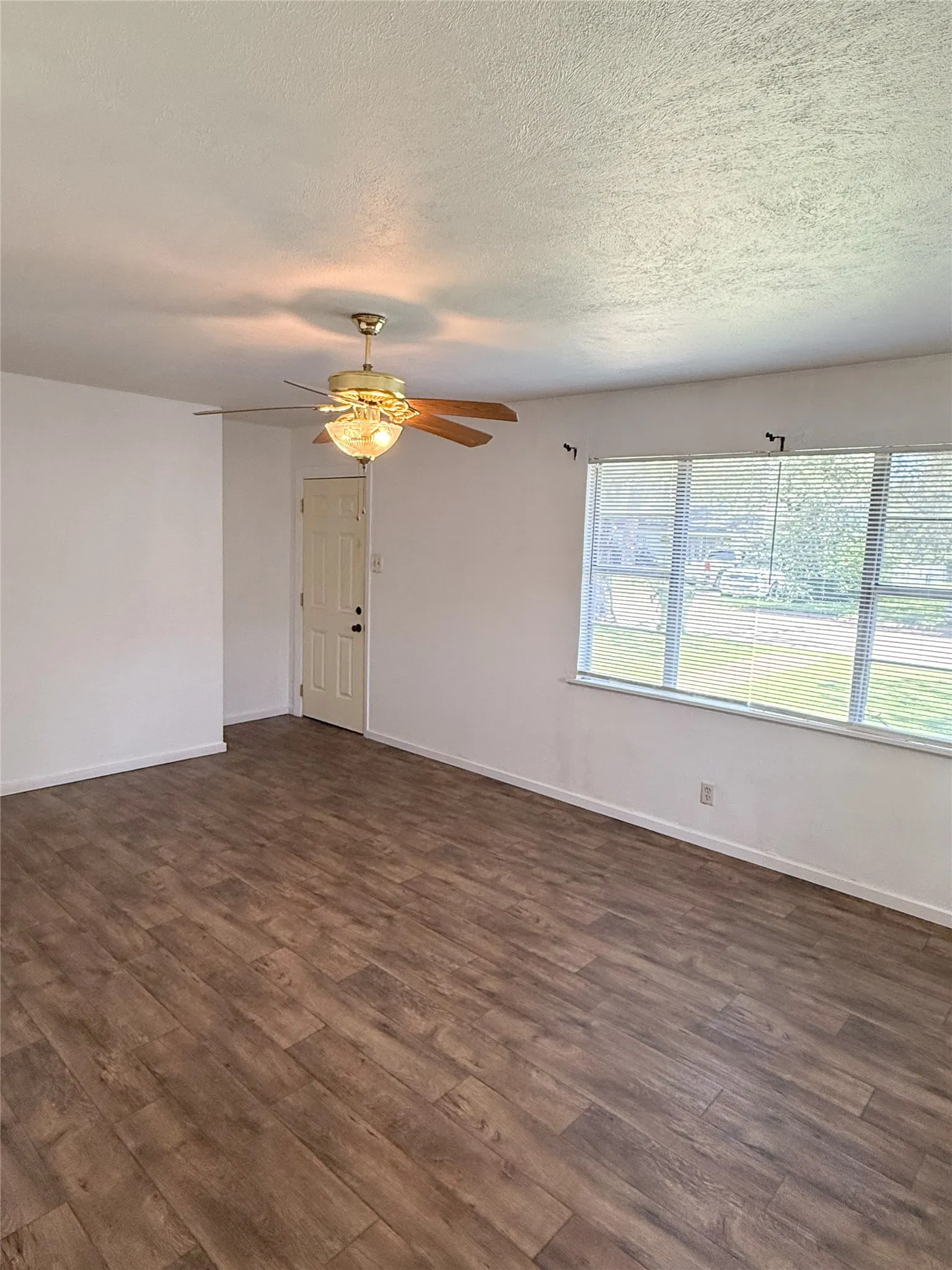 Single Family Residence For Sale in Mc Lennan County , 713 Dunbar Avenue, Waco, Texas 76704, 3 Bedrooms, 1 Bathroom, Garage spaces, 1,212 Sqft, built in 1964, Price $137,000, mls#21000563, Real Estate Agent in Waco, Homes For Sale in Mc Lennan county, Homes For Sale in Waco, Realtor in Waco Texas, Real Estate Brokerage Independent Realty Texas, Luminita Cordes Realtor