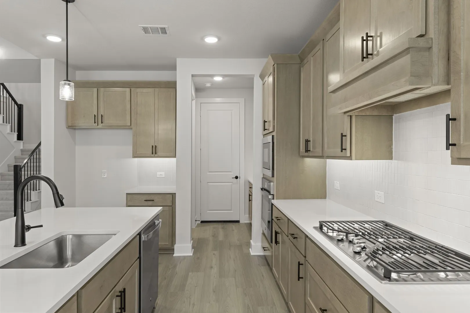 13. 7224 Camilla - Kitchen (3)