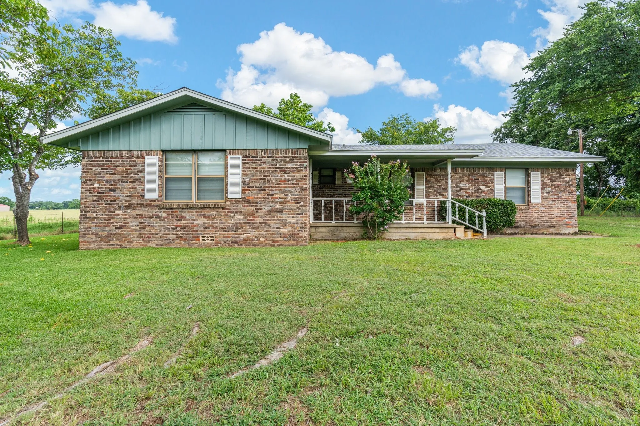 Single Family Residence For Sale in Johnson County , 3501 County Road 312, Cleburne, Texas 76031, 2 Bedroom, 2 Bathroom, Garage spaces, 1,672 Sqft, built in 1975, Preowned, mls#21001367, Real Estate Agent in Cleburne, Homes For Sale in Johnson county, Homes For Sale in Cleburne, Realtor in Cleburne Texas, Real Estate Brokerage Independent Realty Texas, Luminita Cordes Realtor