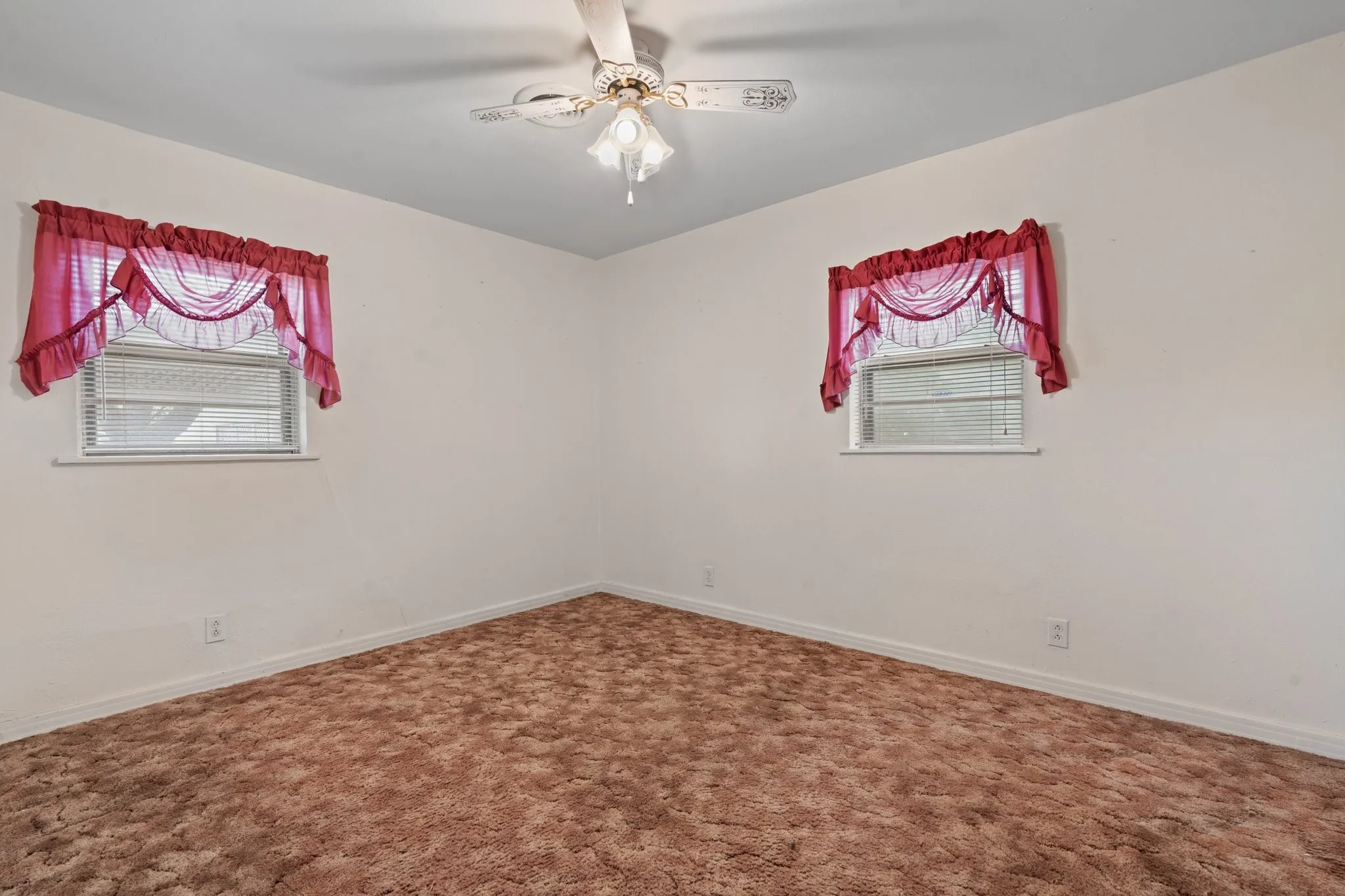 Single Family Residence For Sale in Johnson County , 3501 County Road 312, Cleburne, Texas 76031, 2 Bedroom, 2 Bathroom, Garage spaces, 1,672 Sqft, built in 1975, Preowned, mls#21001367, Real Estate Agent in Cleburne, Homes For Sale in Johnson county, Homes For Sale in Cleburne, Realtor in Cleburne Texas, Real Estate Brokerage Independent Realty Texas, Luminita Cordes Realtor