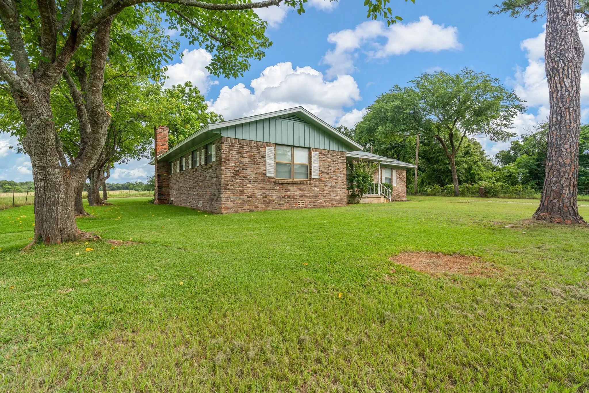 Single Family Residence For Sale in Johnson County , 3501 County Road 312, Cleburne, Texas 76031, 2 Bedroom, 2 Bathroom, Garage spaces, 1,672 Sqft, built in 1975, Preowned, mls#21001367, Real Estate Agent in Cleburne, Homes For Sale in Johnson county, Homes For Sale in Cleburne, Realtor in Cleburne Texas, Real Estate Brokerage Independent Realty Texas, Luminita Cordes Realtor