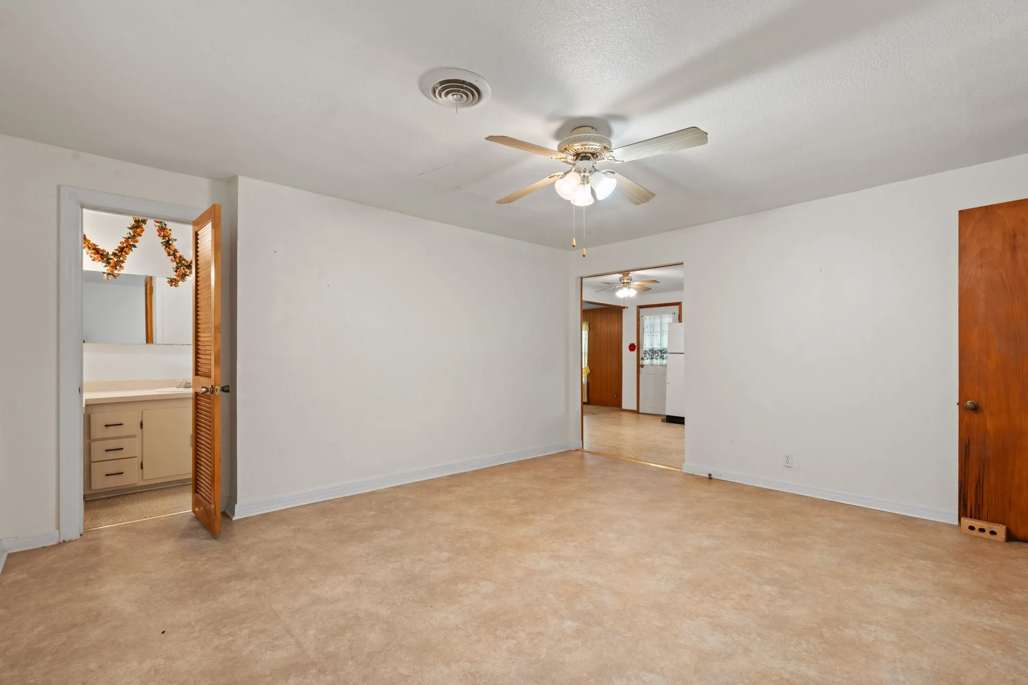 Single Family Residence For Sale in Johnson County , 3501 County Road 312, Cleburne, Texas 76031, 2 Bedroom, 2 Bathroom, Garage spaces, 1,672 Sqft, built in 1975, Preowned, mls#21001367, Real Estate Agent in Cleburne, Homes For Sale in Johnson county, Homes For Sale in Cleburne, Realtor in Cleburne Texas, Real Estate Brokerage Independent Realty Texas, Luminita Cordes Realtor