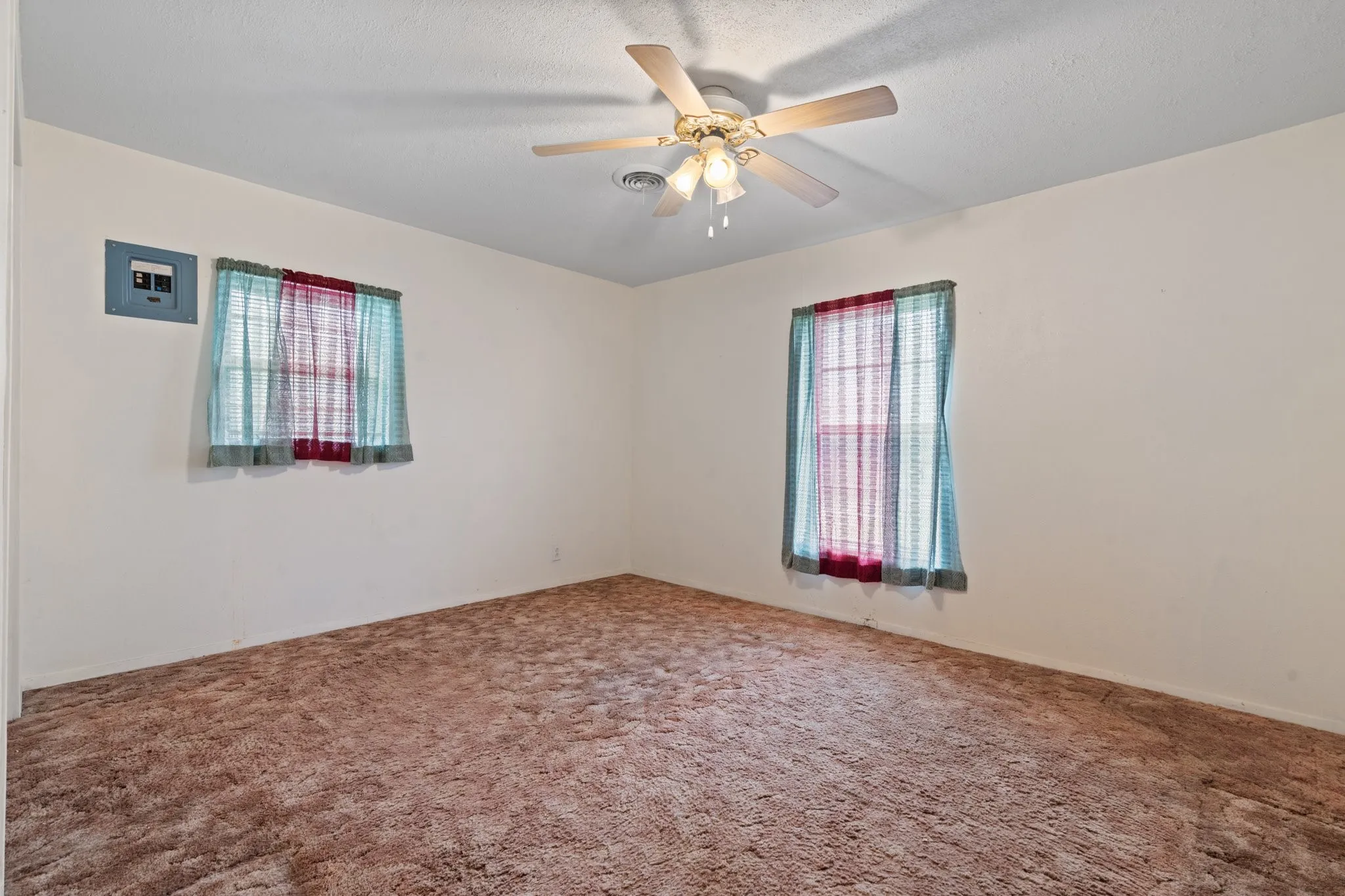 Single Family Residence For Sale in Johnson County , 3501 County Road 312, Cleburne, Texas 76031, 2 Bedroom, 2 Bathroom, Garage spaces, 1,672 Sqft, built in 1975, Preowned, mls#21001367, Real Estate Agent in Cleburne, Homes For Sale in Johnson county, Homes For Sale in Cleburne, Realtor in Cleburne Texas, Real Estate Brokerage Independent Realty Texas, Luminita Cordes Realtor