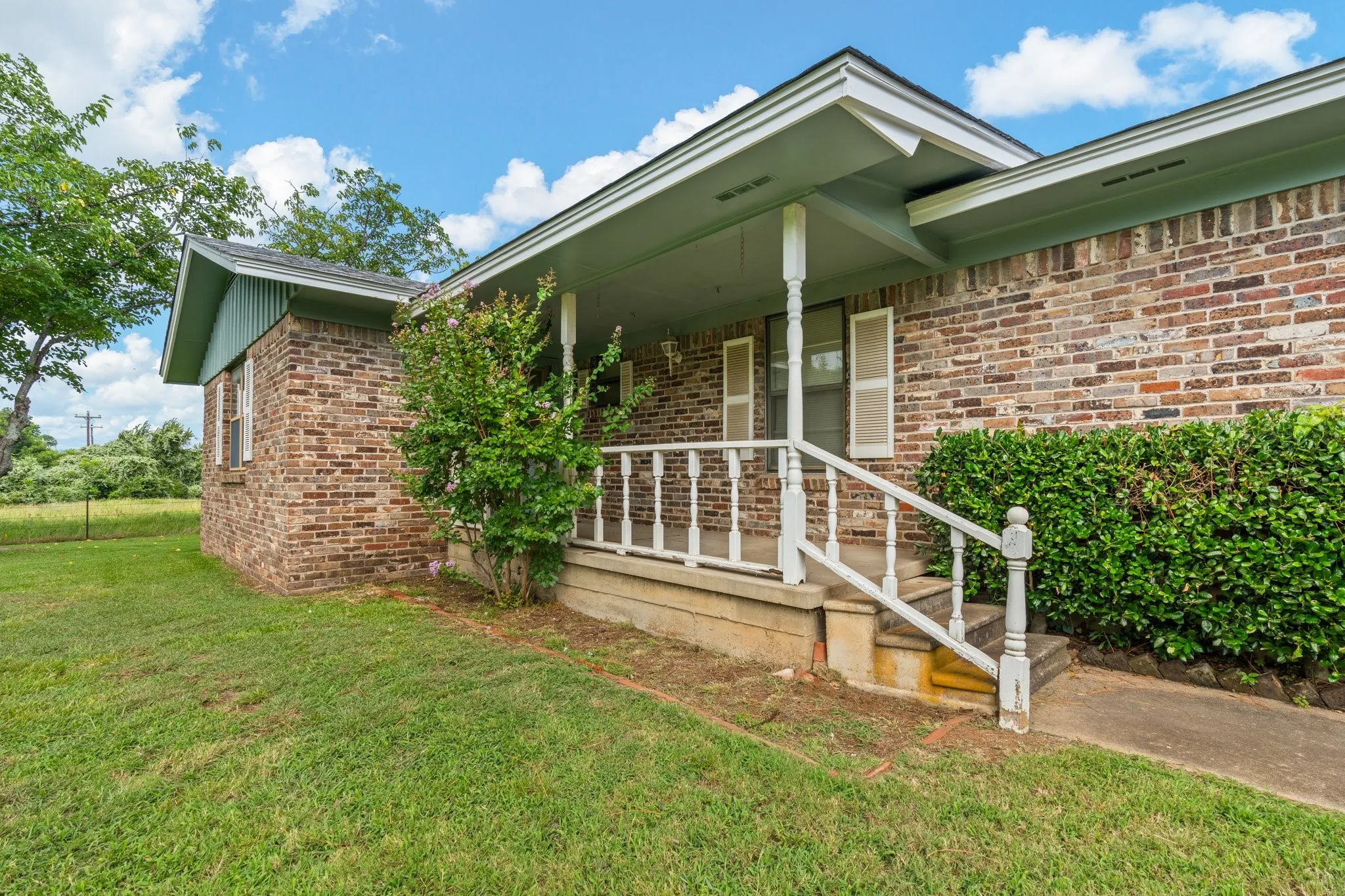 Single Family Residence For Sale in Johnson County , 3501 County Road 312, Cleburne, Texas 76031, 2 Bedroom, 2 Bathroom, Garage spaces, 1,672 Sqft, built in 1975, Preowned, mls#21001367, Real Estate Agent in Cleburne, Homes For Sale in Johnson county, Homes For Sale in Cleburne, Realtor in Cleburne Texas, Real Estate Brokerage Independent Realty Texas, Luminita Cordes Realtor
