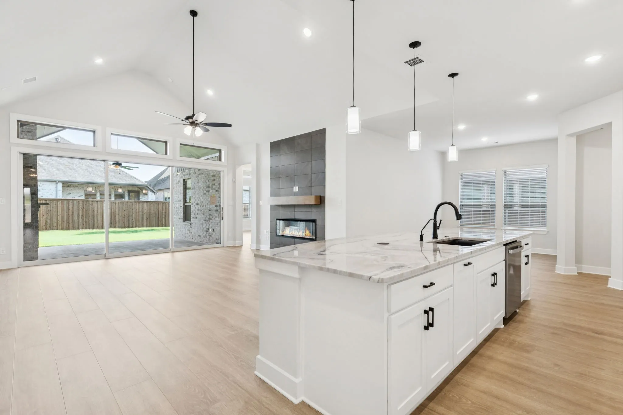 224 Bee Balm - Kitchen