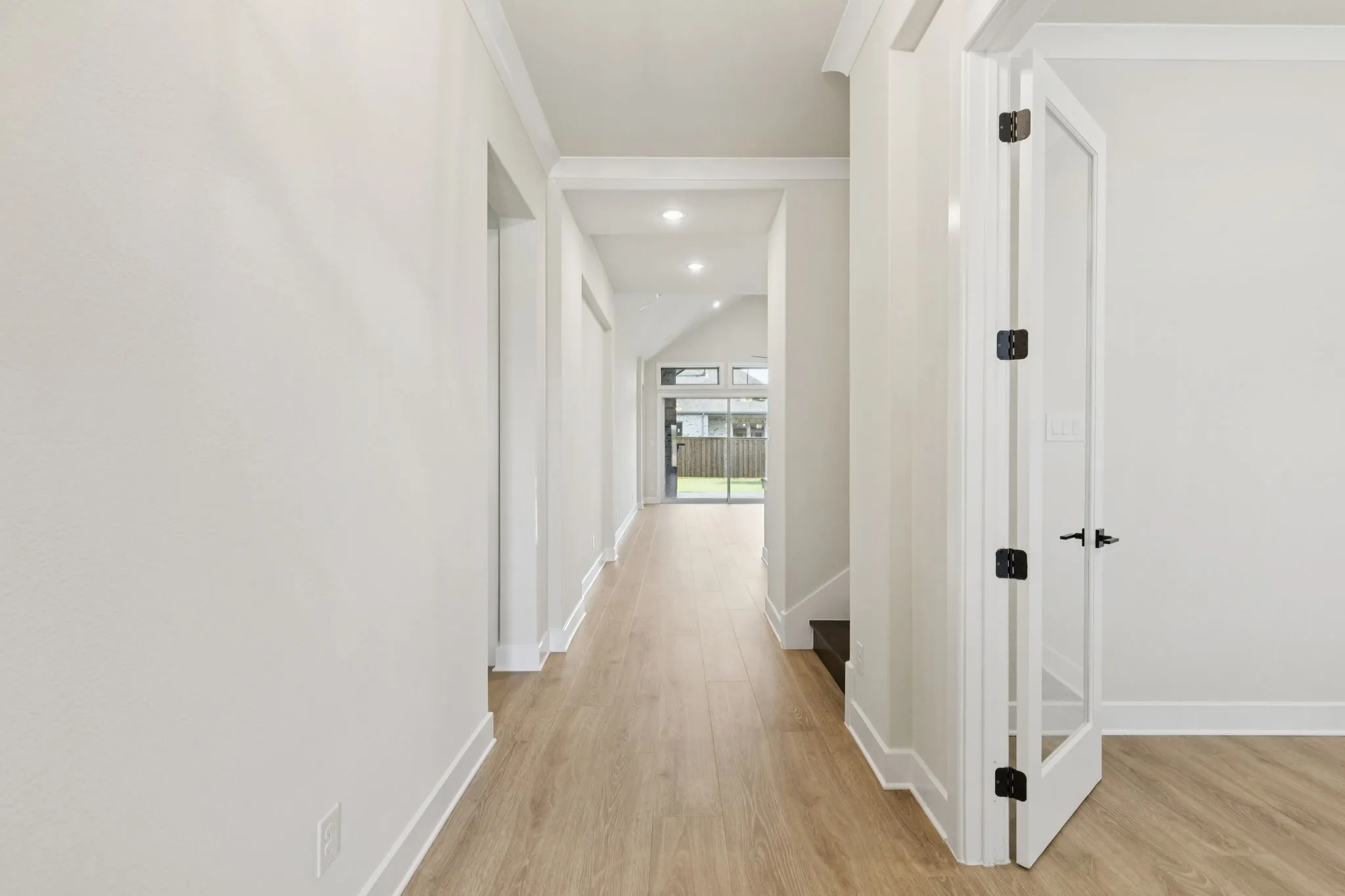 224 Bee Balm - Foyer