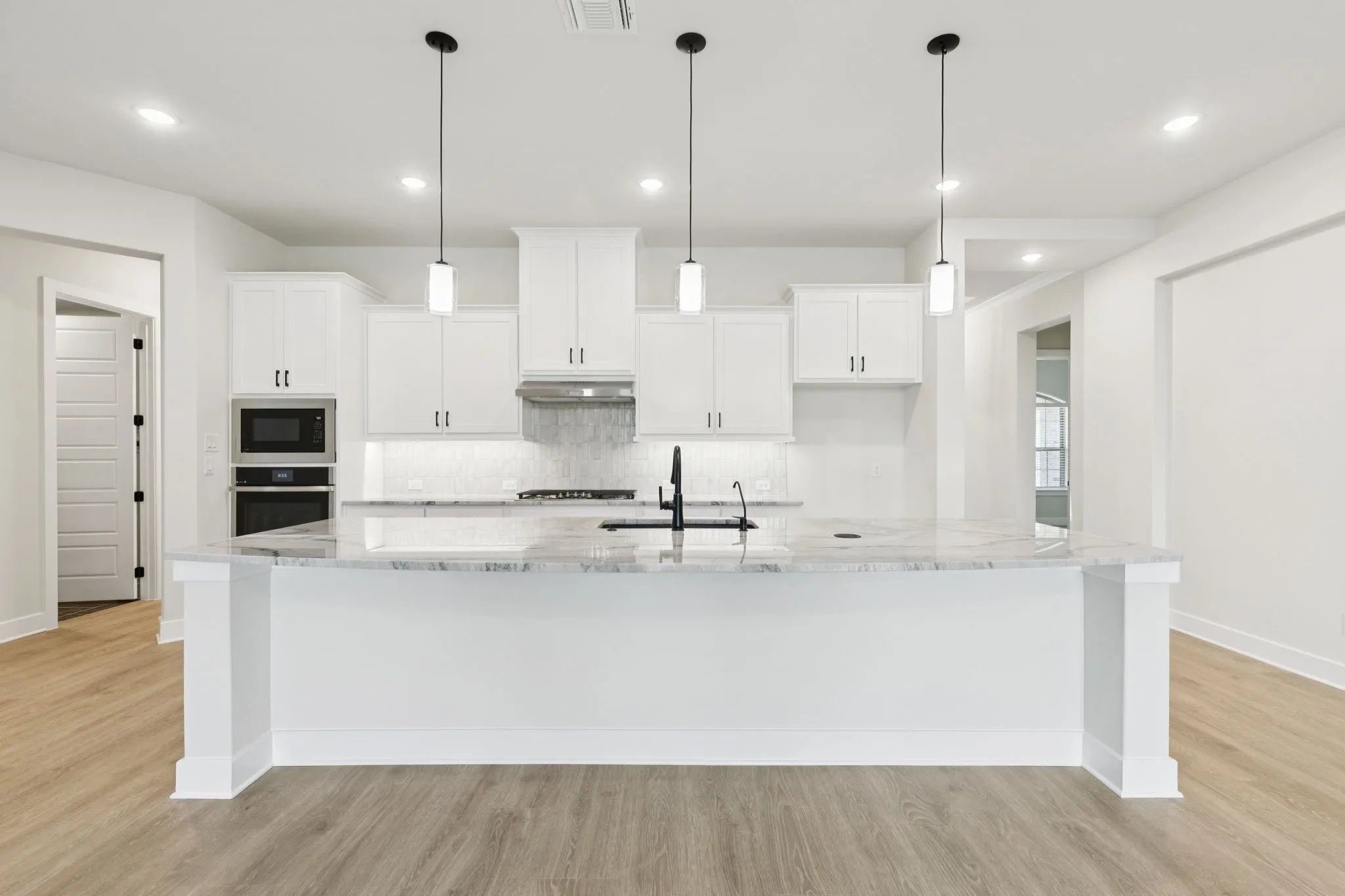 224 Bee Balm - Kitchen