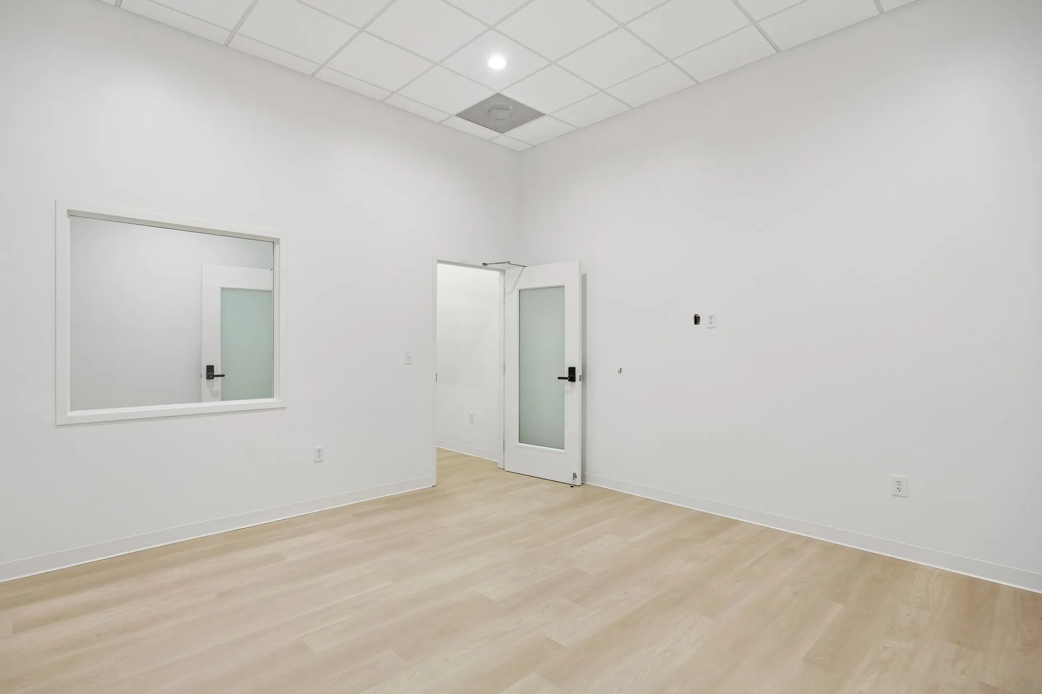 Retail For Rent in Denton County , 400 S Oak 160, Roanoke, Texas 76262, 0, 0, Garage spaces, 0 Sqft, built in 2019, Preowned, Price $31, mls#20994328, Real Estate Agent in Roanoke, Homes For Rent in Denton county, Homes For Rent in Roanoke, Realtor in Roanoke Texas, Real Estate Brokerage Independent Realty Texas, Luminita Cordes Realtor
