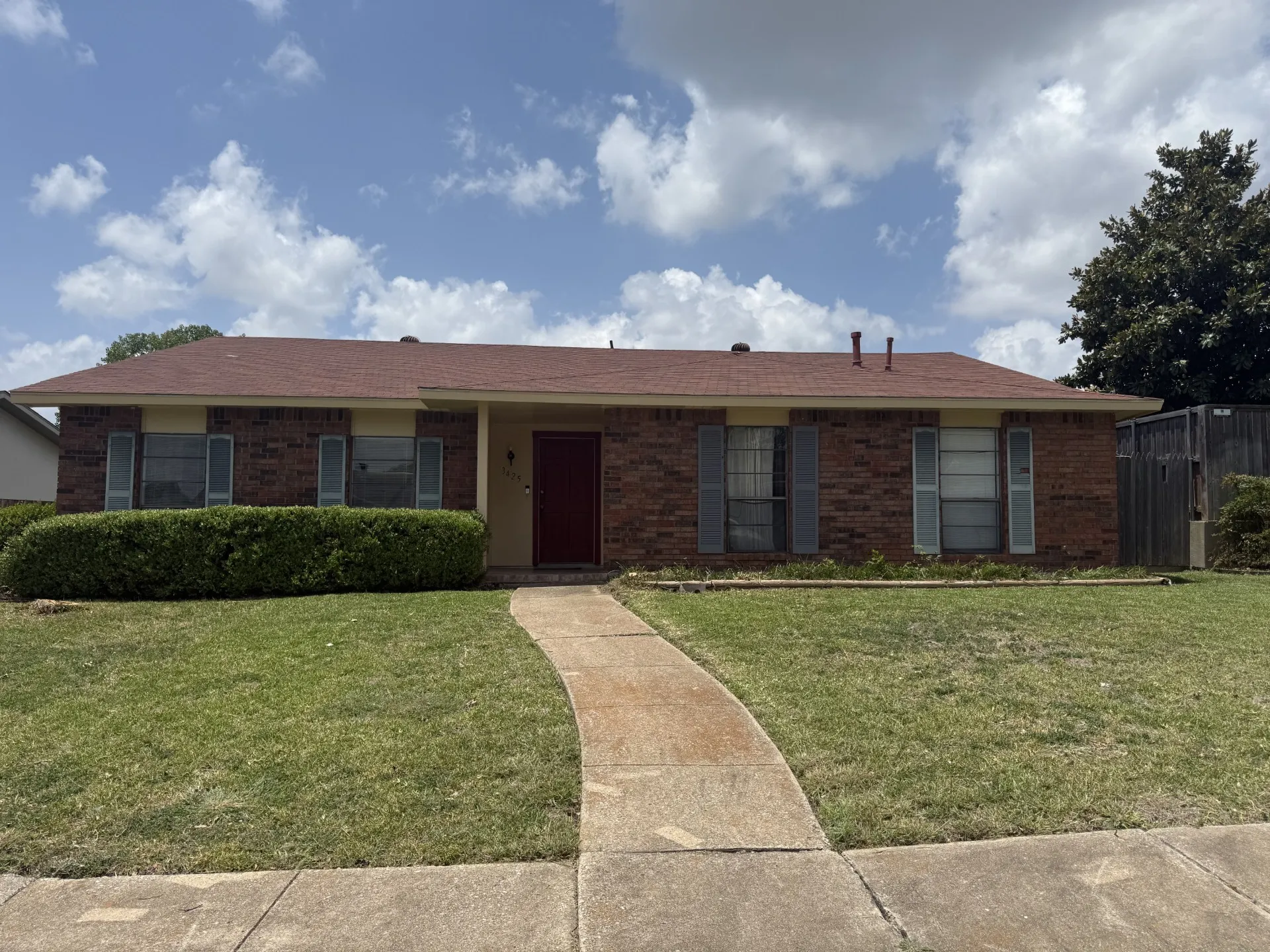 Single Family Residence For Sale in Dallas County , 3425 knollpoint Drive, Garland, Texas 75043, 4 Bedroom, 2 Bathroom, 2 Garage spaces, 2,113 Sqft, built in 1977, Preowned, mls#21003889, Real Estate Agent in Garland, Homes For Sale in Dallas county, Homes For Sale in Garland, Realtor in Garland Texas, Real Estate Brokerage Independent Realty Texas, Luminita Cordes Realtor