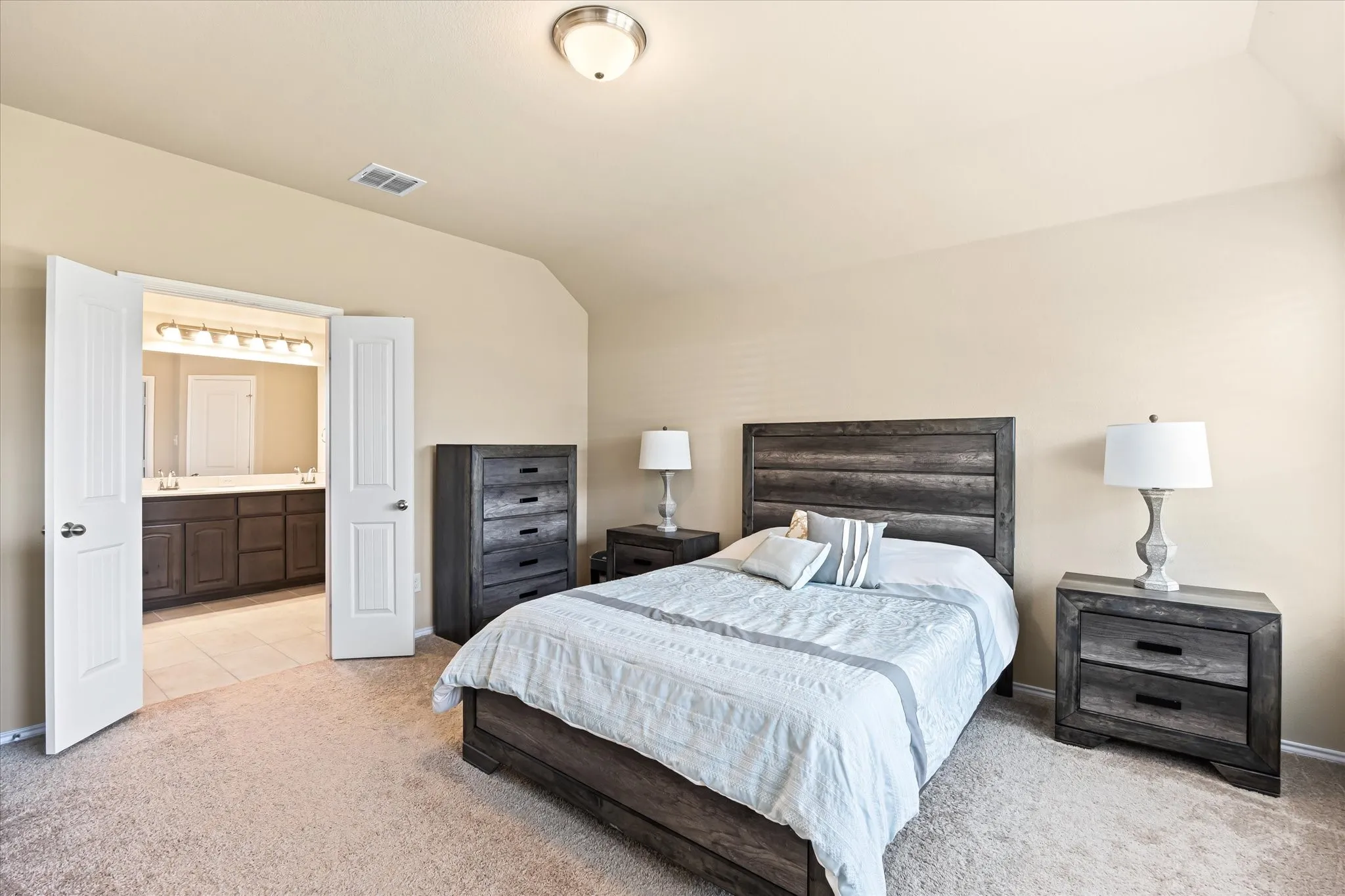 Single Family Residence For Sale in Johnson County , 529 Lela Circle, Keene, Texas 76059, 3 Bedrooms, 2 Bathrooms, 2 Garage spaces, 1,675 Sqft, built in 2022, Preowned, Price $309,500, mls#21004512, Real Estate Agent in Keene, Homes For Sale in Johnson county, Homes For Sale in Keene, Realtor in Keene Texas, Real Estate Brokerage Independent Realty Texas, Luminita Cordes Realtor