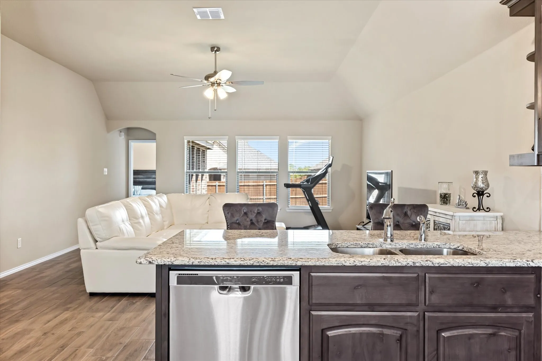 Single Family Residence For Sale in Johnson County , 529 Lela Circle, Keene, Texas 76059, 3 Bedrooms, 2 Bathrooms, 2 Garage spaces, 1,675 Sqft, built in 2022, Preowned, Price $309,500, mls#21004512, Real Estate Agent in Keene, Homes For Sale in Johnson county, Homes For Sale in Keene, Realtor in Keene Texas, Real Estate Brokerage Independent Realty Texas, Luminita Cordes Realtor