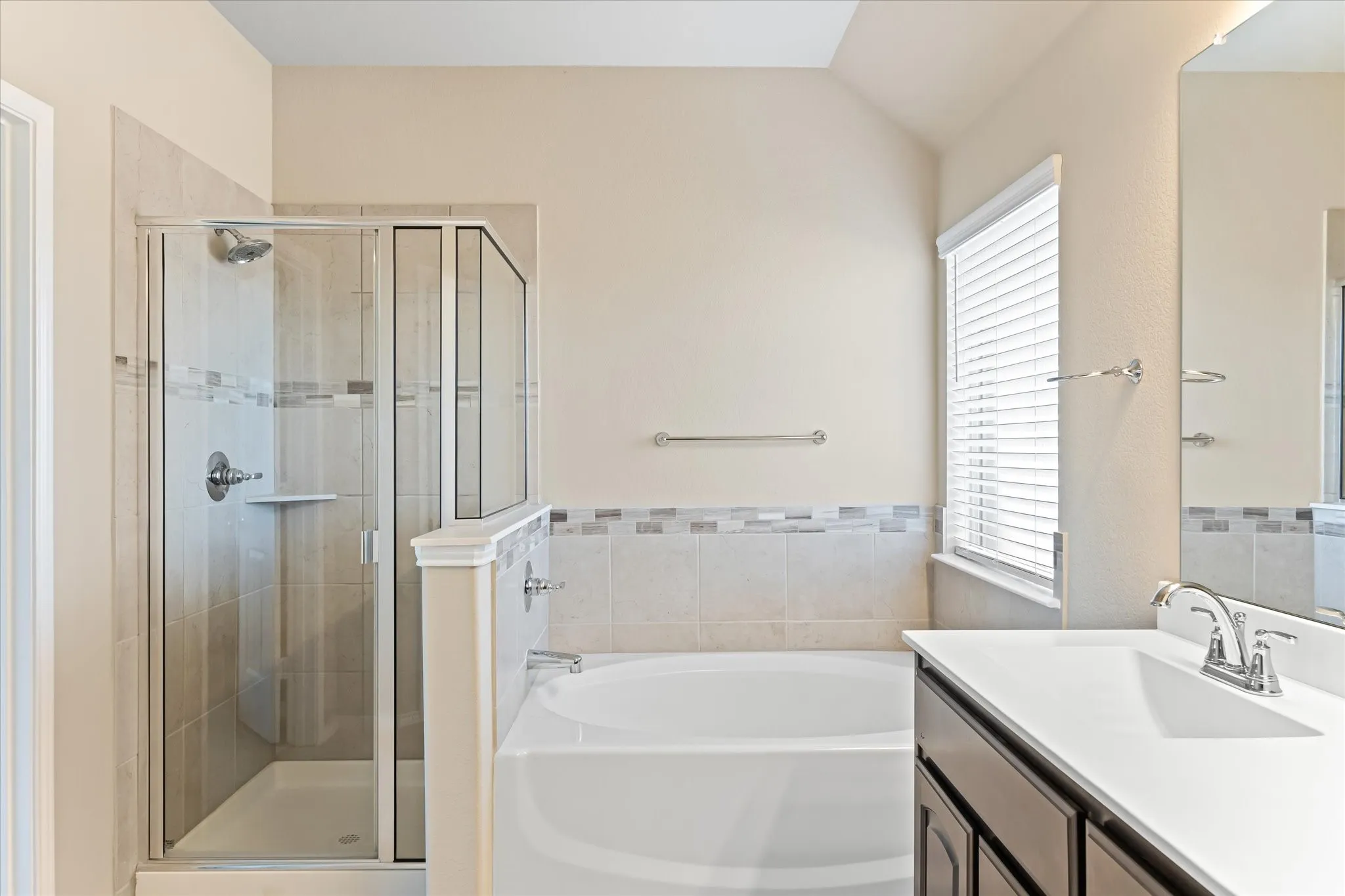 Single Family Residence For Sale in Johnson County , 529 Lela Circle, Keene, Texas 76059, 3 Bedrooms, 2 Bathrooms, 2 Garage spaces, 1,675 Sqft, built in 2022, Preowned, Price $309,500, mls#21004512, Real Estate Agent in Keene, Homes For Sale in Johnson county, Homes For Sale in Keene, Realtor in Keene Texas, Real Estate Brokerage Independent Realty Texas, Luminita Cordes Realtor