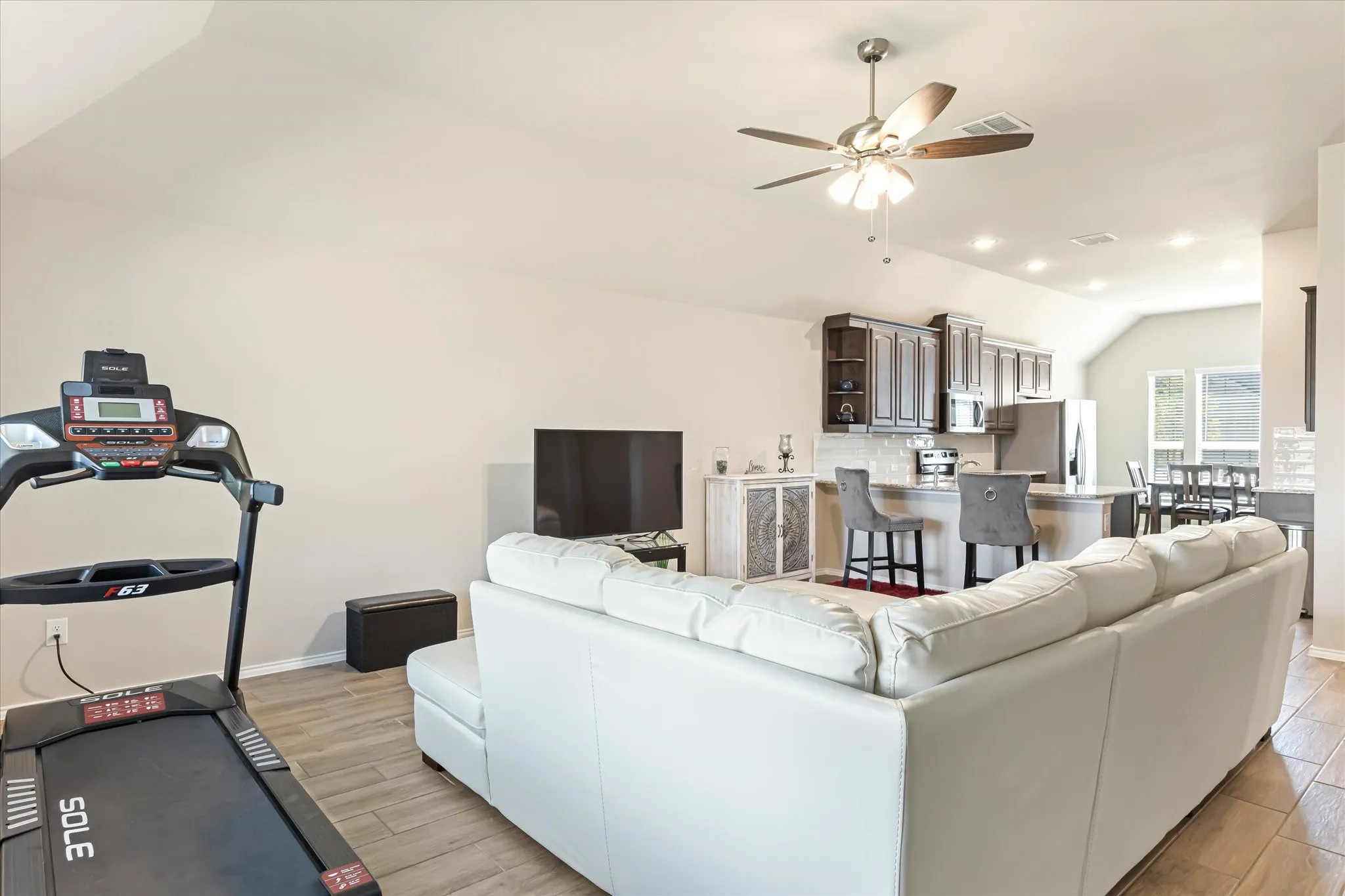 Single Family Residence For Sale in Johnson County , 529 Lela Circle, Keene, Texas 76059, 3 Bedrooms, 2 Bathrooms, 2 Garage spaces, 1,675 Sqft, built in 2022, Preowned, Price $309,500, mls#21004512, Real Estate Agent in Keene, Homes For Sale in Johnson county, Homes For Sale in Keene, Realtor in Keene Texas, Real Estate Brokerage Independent Realty Texas, Luminita Cordes Realtor