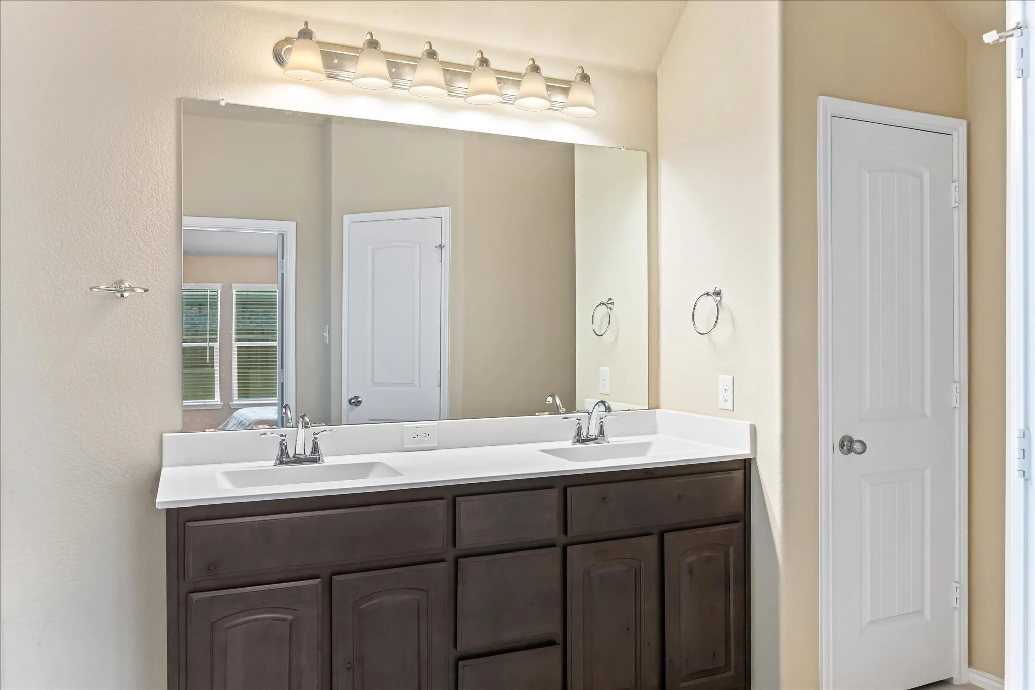 Single Family Residence For Sale in Johnson County , 529 Lela Circle, Keene, Texas 76059, 3 Bedrooms, 2 Bathrooms, 2 Garage spaces, 1,675 Sqft, built in 2022, Preowned, Price $309,500, mls#21004512, Real Estate Agent in Keene, Homes For Sale in Johnson county, Homes For Sale in Keene, Realtor in Keene Texas, Real Estate Brokerage Independent Realty Texas, Luminita Cordes Realtor