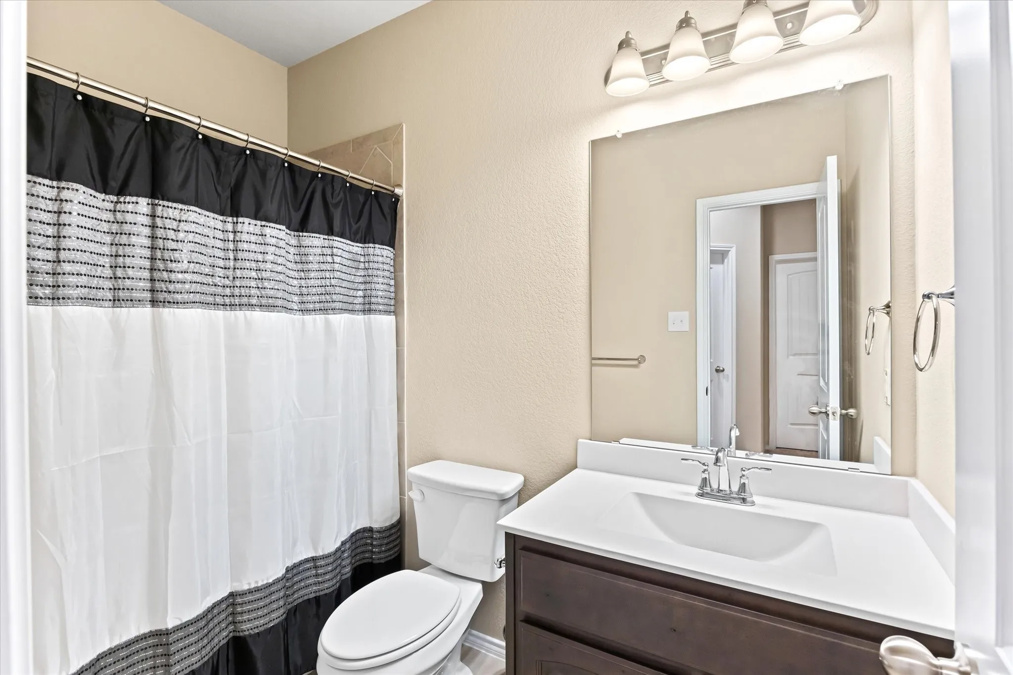 Single Family Residence For Sale in Johnson County , 529 Lela Circle, Keene, Texas 76059, 3 Bedrooms, 2 Bathrooms, 2 Garage spaces, 1,675 Sqft, built in 2022, Preowned, Price $309,500, mls#21004512, Real Estate Agent in Keene, Homes For Sale in Johnson county, Homes For Sale in Keene, Realtor in Keene Texas, Real Estate Brokerage Independent Realty Texas, Luminita Cordes Realtor