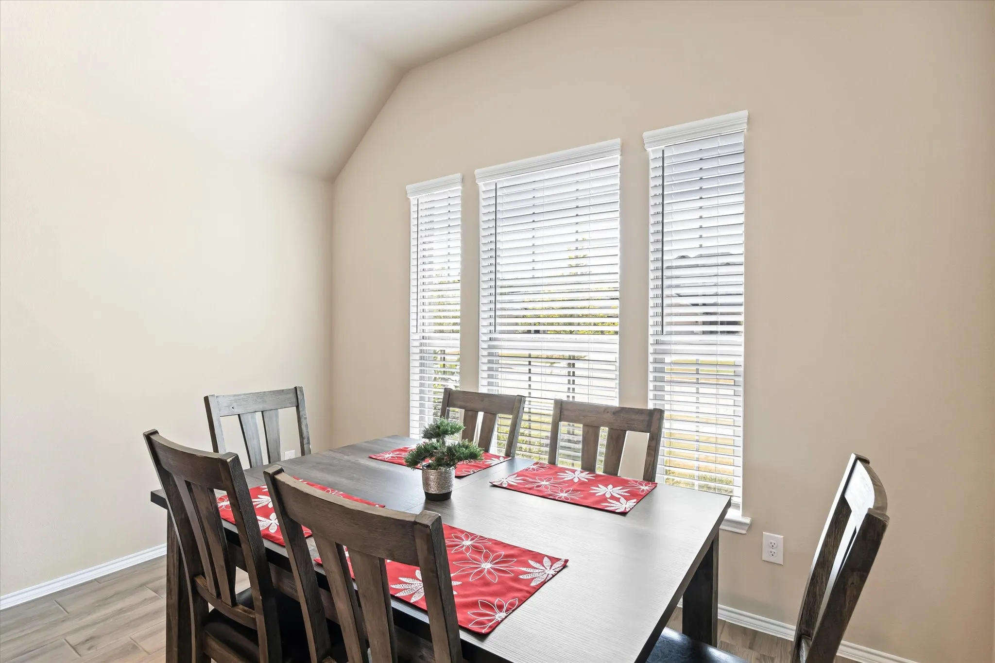 Single Family Residence For Sale in Johnson County , 529 Lela Circle, Keene, Texas 76059, 3 Bedrooms, 2 Bathrooms, 2 Garage spaces, 1,675 Sqft, built in 2022, Preowned, Price $309,500, mls#21004512, Real Estate Agent in Keene, Homes For Sale in Johnson county, Homes For Sale in Keene, Realtor in Keene Texas, Real Estate Brokerage Independent Realty Texas, Luminita Cordes Realtor