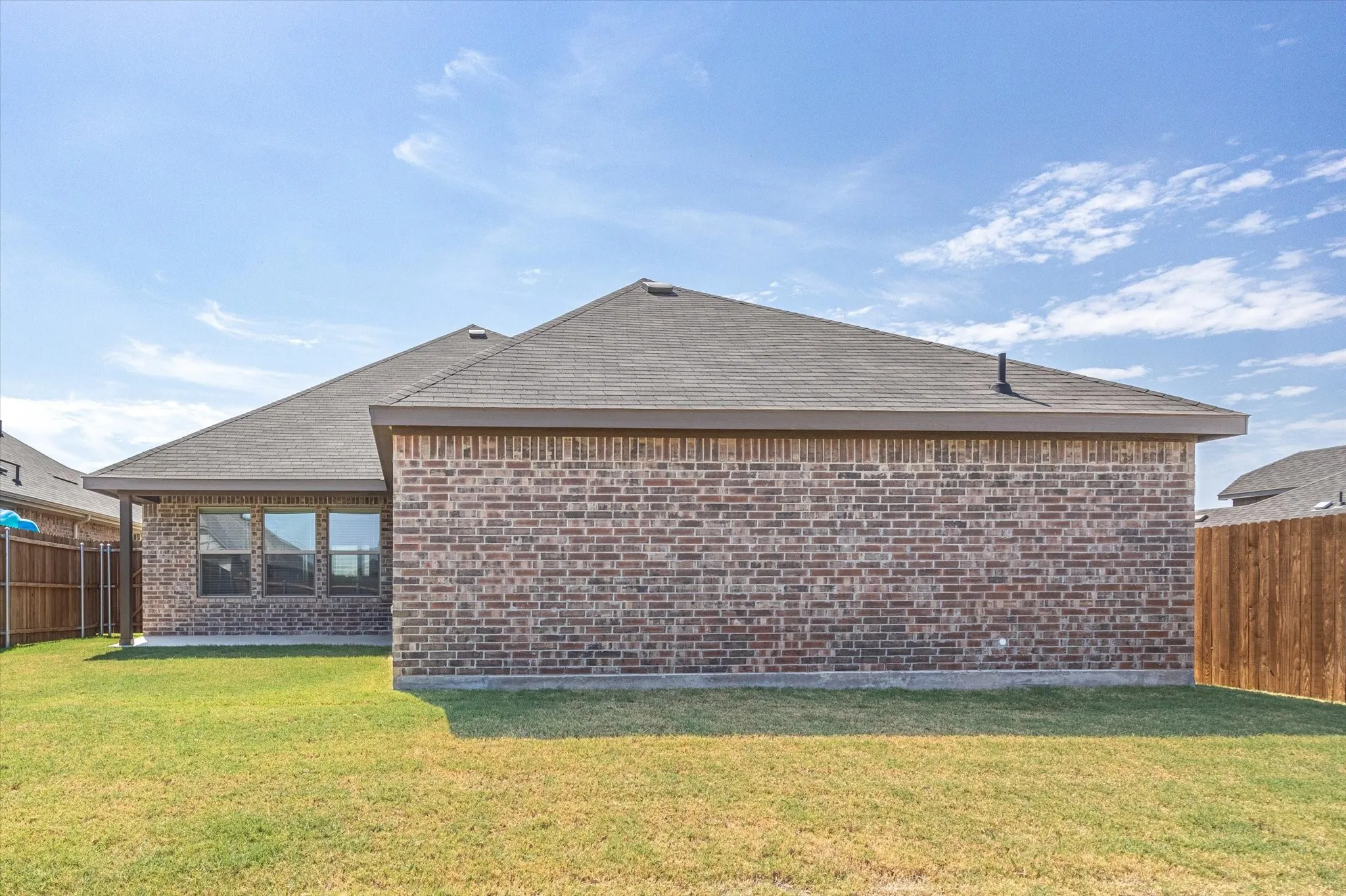 Single Family Residence For Sale in Johnson County , 529 Lela Circle, Keene, Texas 76059, 3 Bedrooms, 2 Bathrooms, 2 Garage spaces, 1,675 Sqft, built in 2022, Preowned, Price $309,500, mls#21004512, Real Estate Agent in Keene, Homes For Sale in Johnson county, Homes For Sale in Keene, Realtor in Keene Texas, Real Estate Brokerage Independent Realty Texas, Luminita Cordes Realtor