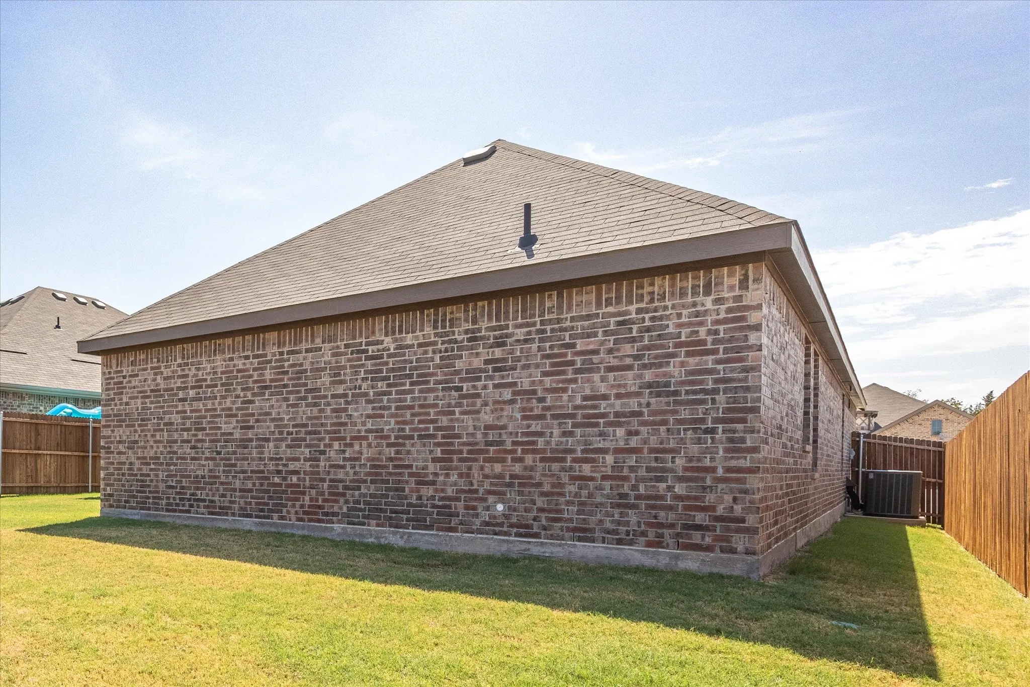 Single Family Residence For Sale in Johnson County , 529 Lela Circle, Keene, Texas 76059, 3 Bedrooms, 2 Bathrooms, 2 Garage spaces, 1,675 Sqft, built in 2022, Preowned, Price $309,500, mls#21004512, Real Estate Agent in Keene, Homes For Sale in Johnson county, Homes For Sale in Keene, Realtor in Keene Texas, Real Estate Brokerage Independent Realty Texas, Luminita Cordes Realtor