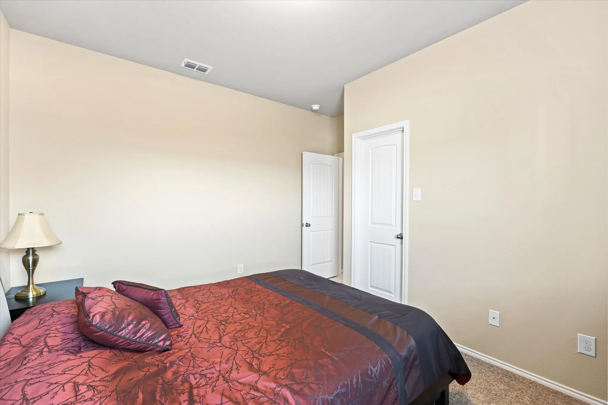 Single Family Residence For Sale in Johnson County , 529 Lela Circle, Keene, Texas 76059, 3 Bedrooms, 2 Bathrooms, 2 Garage spaces, 1,675 Sqft, built in 2022, Preowned, Price $309,500, mls#21004512, Real Estate Agent in Keene, Homes For Sale in Johnson county, Homes For Sale in Keene, Realtor in Keene Texas, Real Estate Brokerage Independent Realty Texas, Luminita Cordes Realtor