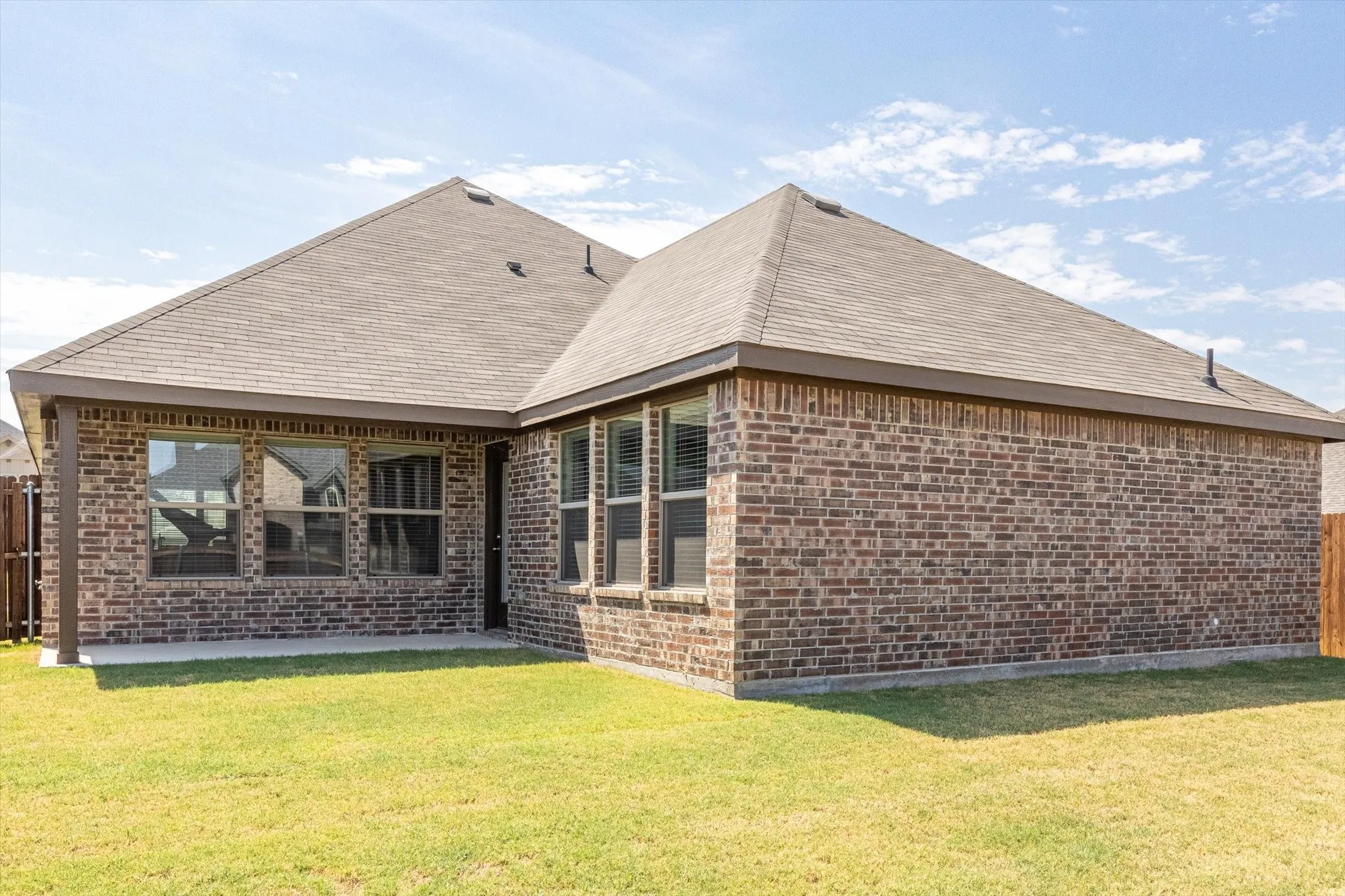 Single Family Residence For Sale in Johnson County , 529 Lela Circle, Keene, Texas 76059, 3 Bedrooms, 2 Bathrooms, 2 Garage spaces, 1,675 Sqft, built in 2022, Preowned, Price $309,500, mls#21004512, Real Estate Agent in Keene, Homes For Sale in Johnson county, Homes For Sale in Keene, Realtor in Keene Texas, Real Estate Brokerage Independent Realty Texas, Luminita Cordes Realtor