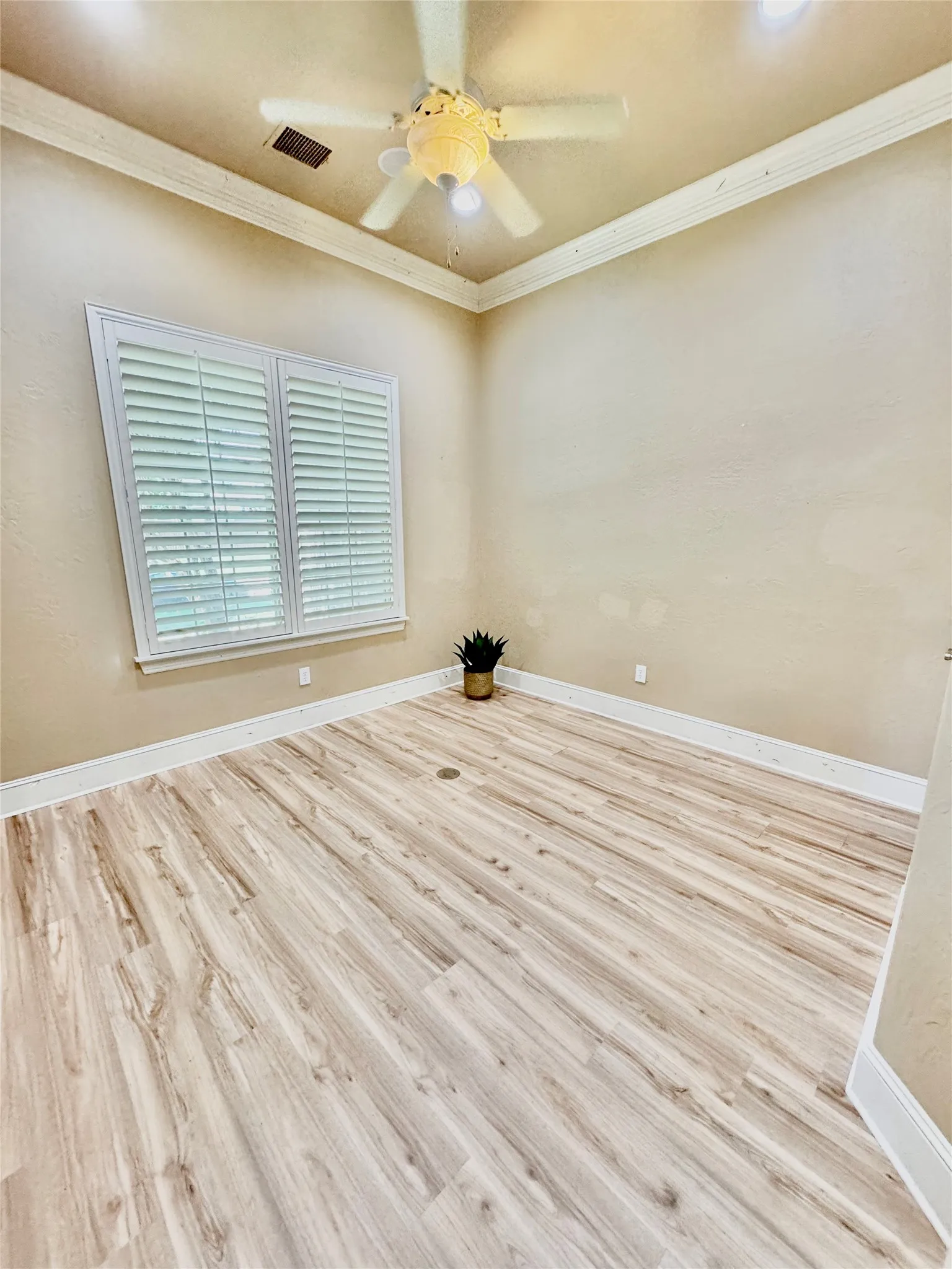 Single Family Residence For Sale in Collin County , 11216 Ashley Lane, Frisco, Texas 75035, 4 Bedroom, 5 Bathroom, 2 Garage spaces, 3,404 Sqft, built in 2011, mls#21005483, Real Estate Agent in Frisco, Homes For Sale in Collin county, Homes For Sale in Frisco, Realtor in Frisco Texas, Real Estate Brokerage Independent Realty Texas, Luminita Cordes Realtor