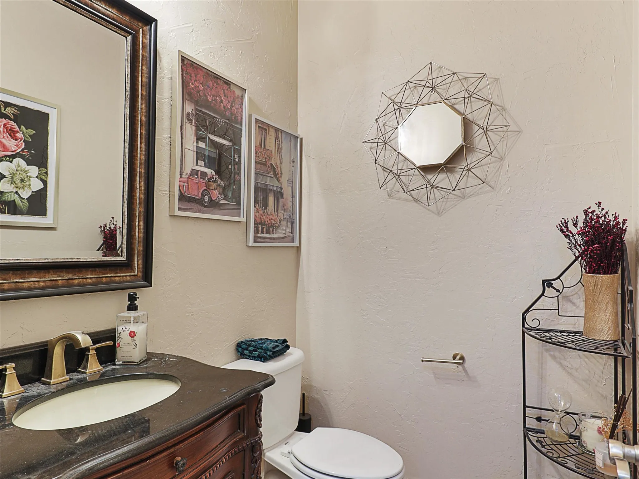 Single Family Residence For Sale in Collin County , 11216 Ashley Lane, Frisco, Texas 75035, 4 Bedroom, 5 Bathroom, 2 Garage spaces, 3,404 Sqft, built in 2011, mls#21005483, Real Estate Agent in Frisco, Homes For Sale in Collin county, Homes For Sale in Frisco, Realtor in Frisco Texas, Real Estate Brokerage Independent Realty Texas, Luminita Cordes Realtor