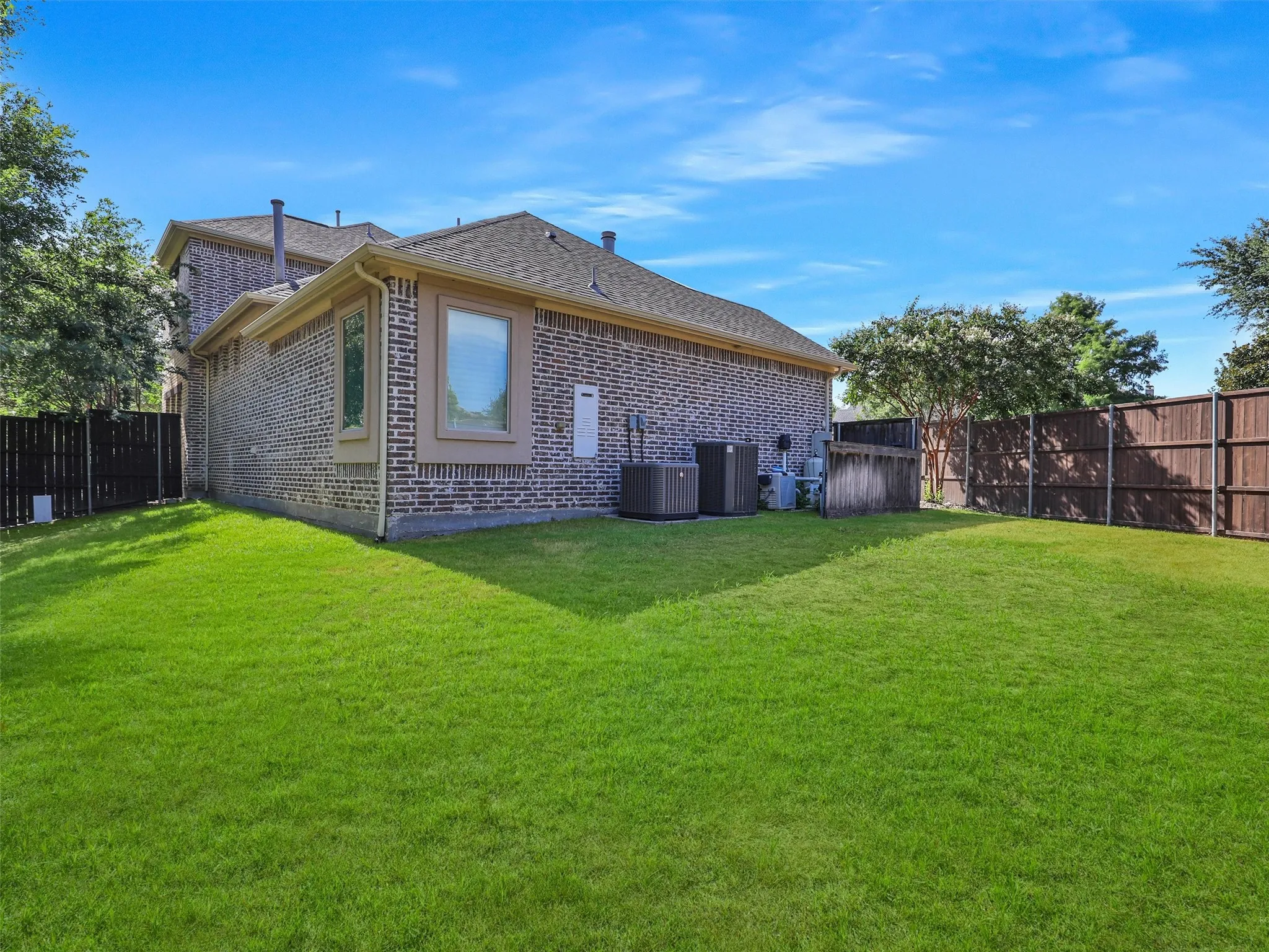 Single Family Residence For Sale in Collin County , 11216 Ashley Lane, Frisco, Texas 75035, 4 Bedroom, 5 Bathroom, 2 Garage spaces, 3,404 Sqft, built in 2011, mls#21005483, Real Estate Agent in Frisco, Homes For Sale in Collin county, Homes For Sale in Frisco, Realtor in Frisco Texas, Real Estate Brokerage Independent Realty Texas, Luminita Cordes Realtor