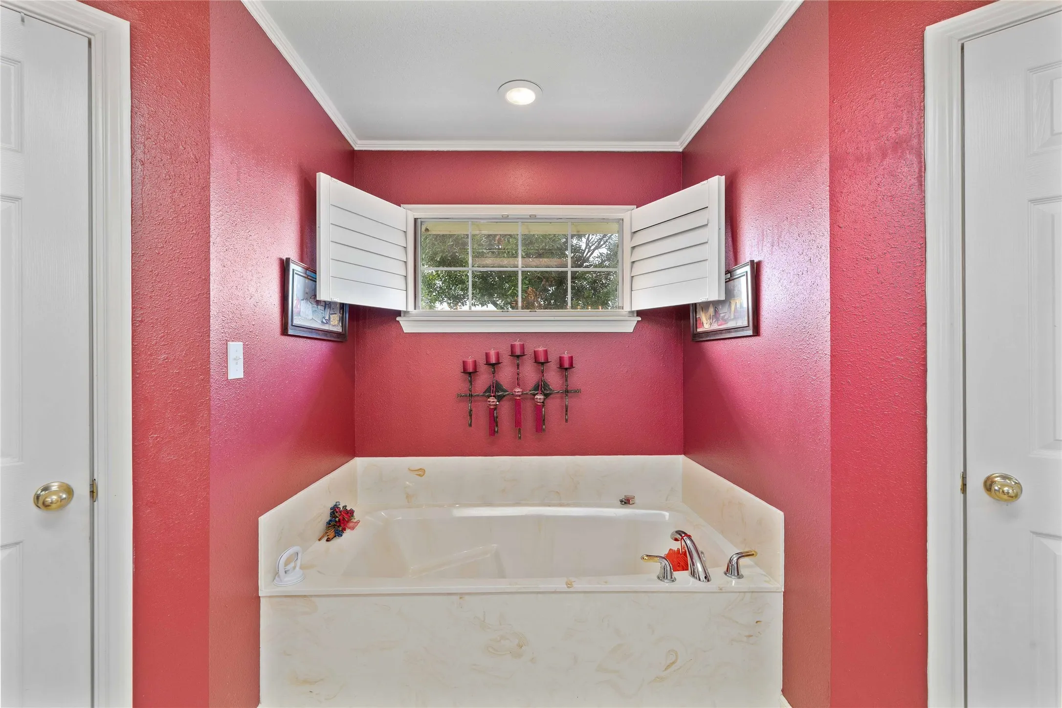 Soaker tub in primary bathroom