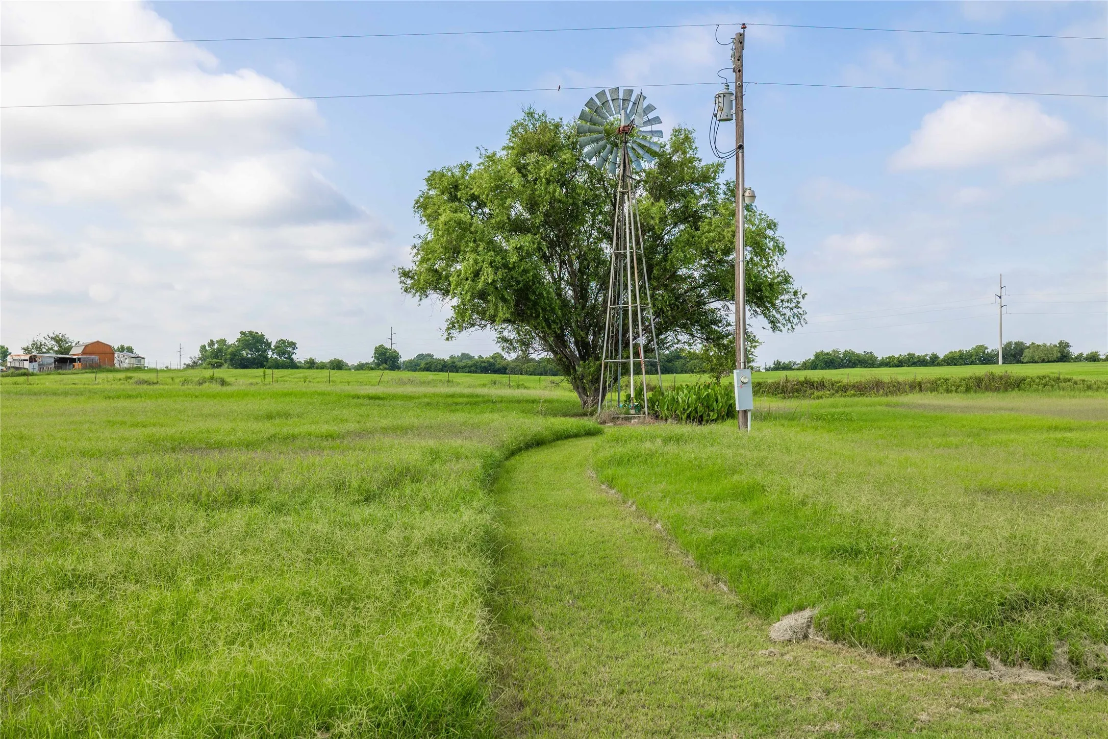 Well with working wind mill