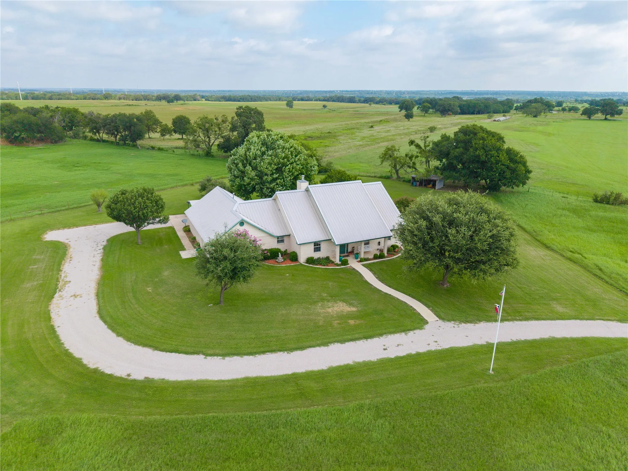 Single Family Residence For Sale in Comanche County , 8430 Highway 16, De Leon, Texas 76444, 3 Bedroom, 3 Bathroom, Garage spaces, 2,709 Sqft, built in 2003, Preowned, mls#21000807, Real Estate Agent in De Leon, Homes For Sale in Comanche county, Homes For Sale in De Leon, Realtor in De Leon Texas, Real Estate Brokerage Independent Realty Texas, Luminita Cordes Realtor