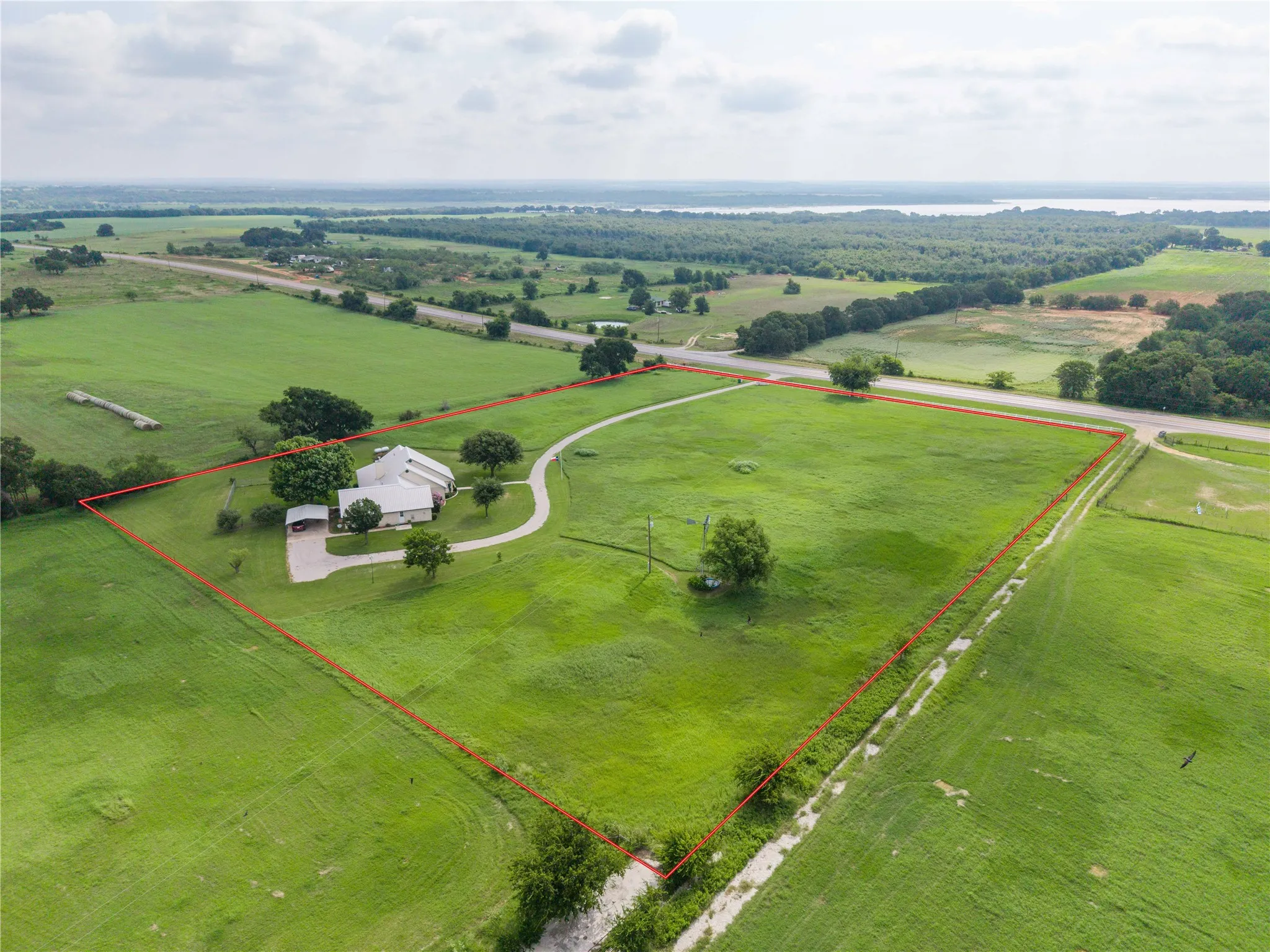 Single Family Residence For Sale in Comanche County , 8430 Highway 16, De Leon, Texas 76444, 3 Bedroom, 3 Bathroom, Garage spaces, 2,709 Sqft, built in 2003, Preowned, mls#21000807, Real Estate Agent in De Leon, Homes For Sale in Comanche county, Homes For Sale in De Leon, Realtor in De Leon Texas, Real Estate Brokerage Independent Realty Texas, Luminita Cordes Realtor