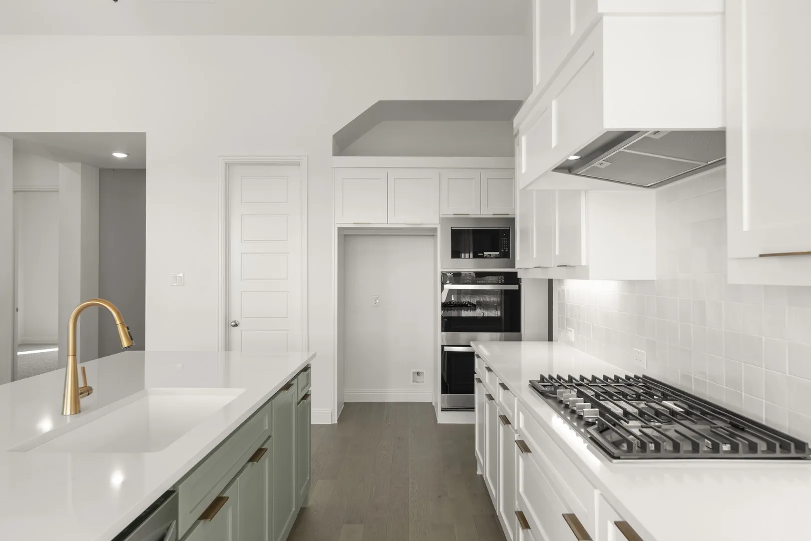 10. 3115 Tobias - Kitchen (2)
