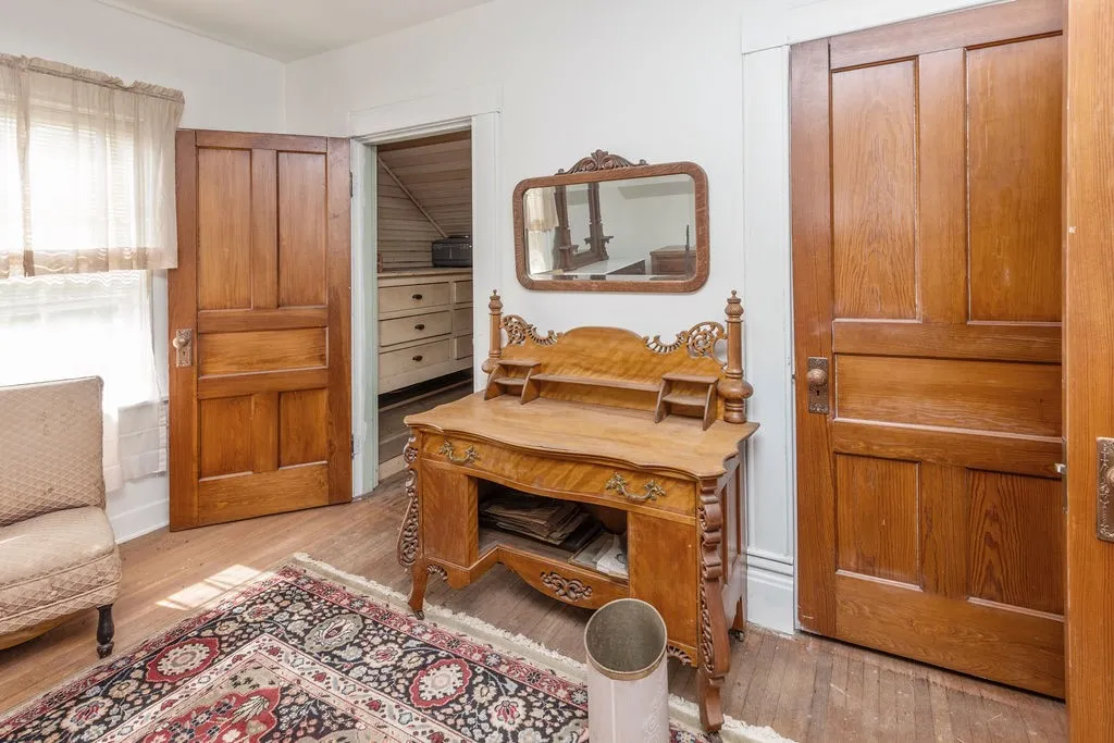 Single Family Residence For Sale in Fannin County , 701 5th Street, Honey Grove, Texas 75446, 4 Bedroom, 3 Bathroom, 2 Garage spaces, 2,639 Sqft, built in 1941, Preowned, Price $325,000, mls#21003722, Real Estate Agent in Honey Grove, Homes For Sale in Fannin county, Homes For Sale in Honey Grove, Realtor in Honey Grove Texas, Real Estate Brokerage Independent Realty Texas, Luminita Cordes Realtor